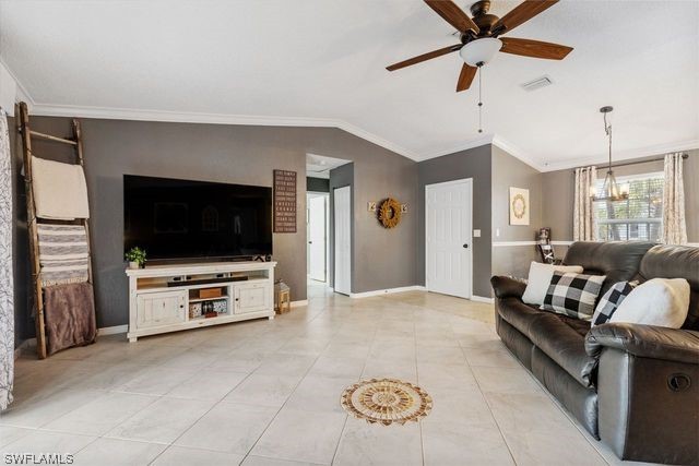 606 SW 10th Place