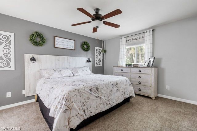 606 SW 10th Place