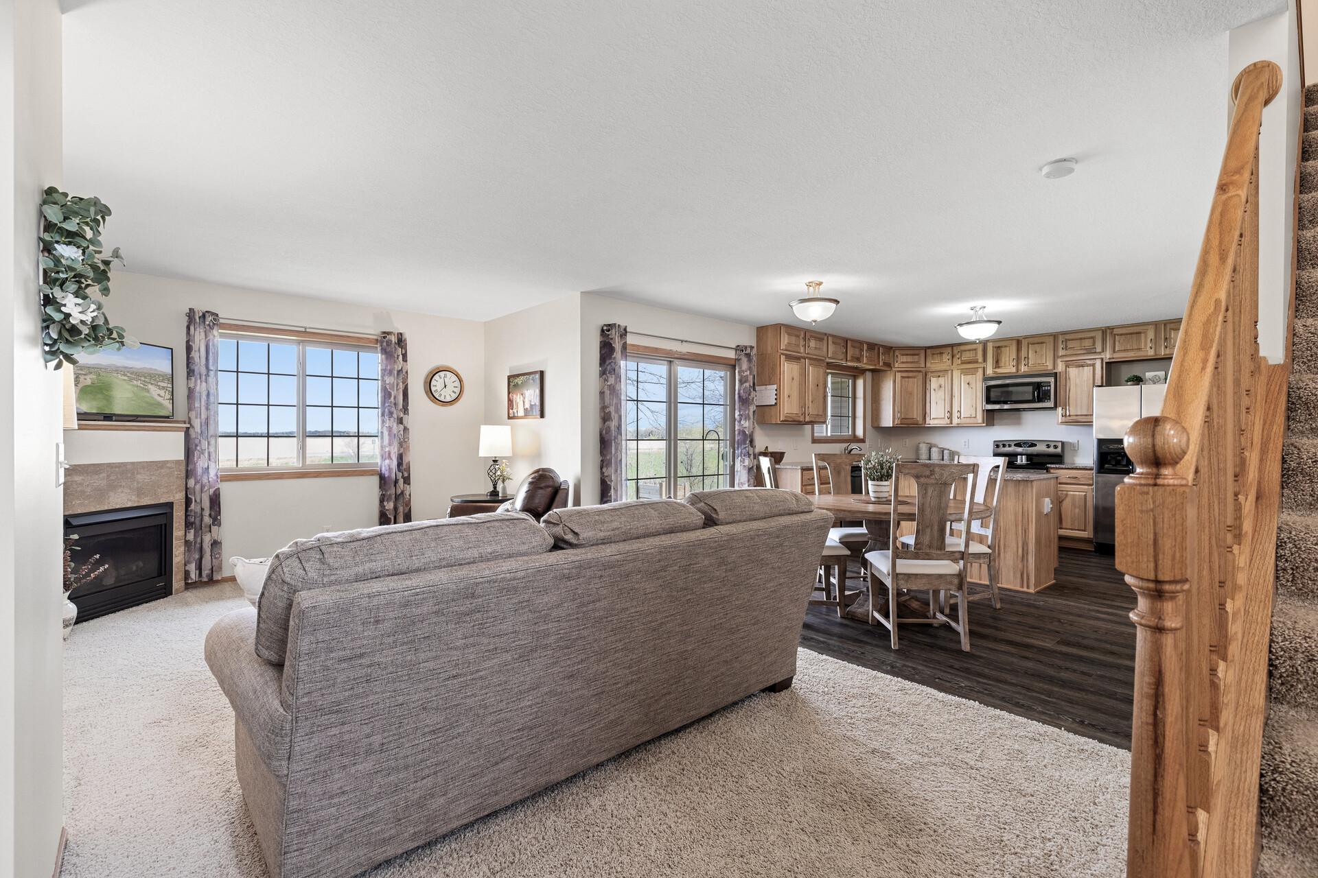 911 Independence Drive NW