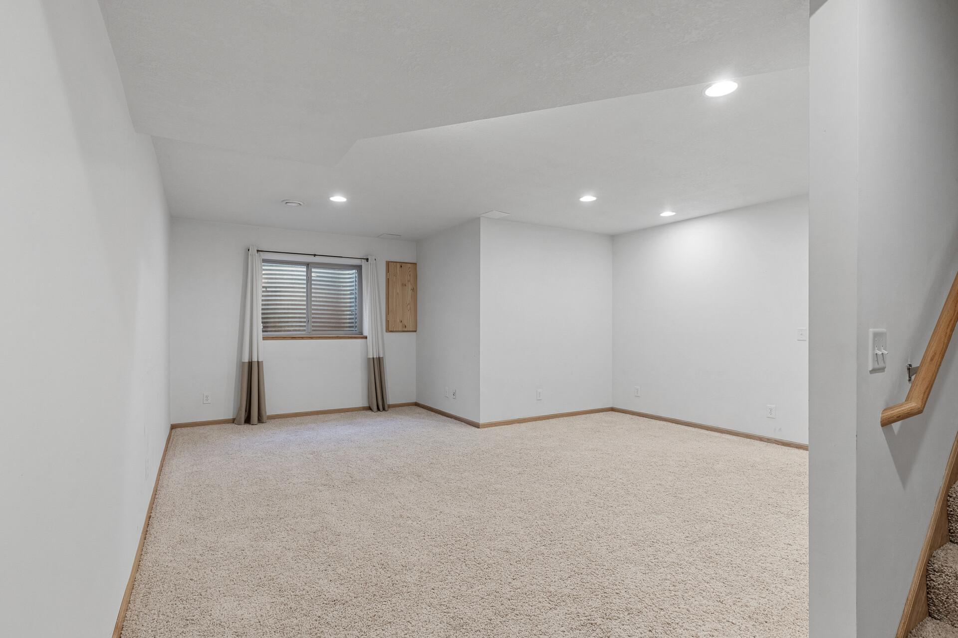 911 Independence Drive NW