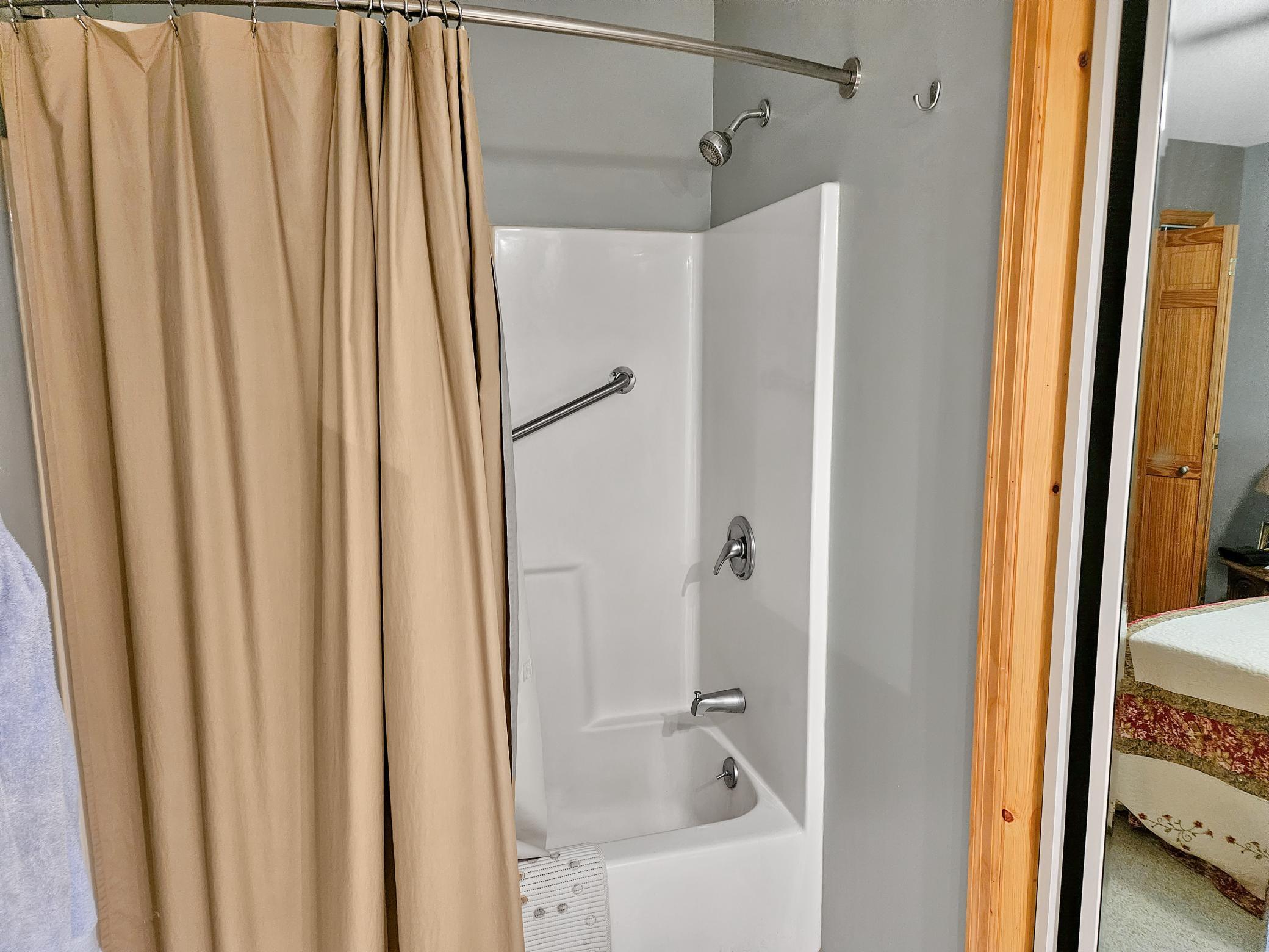 13716 Lakeview Circle