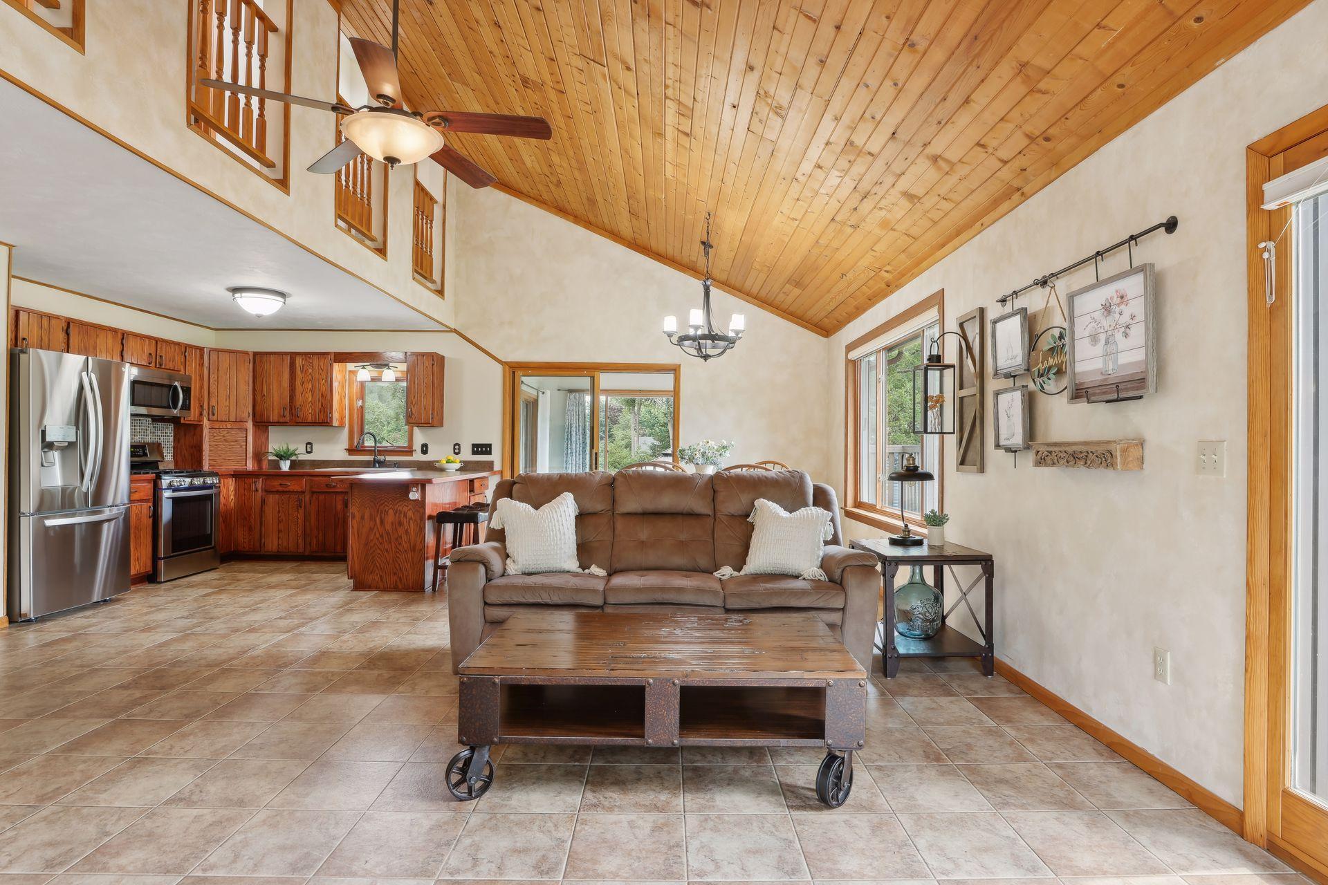 1795 Queens Avenue S