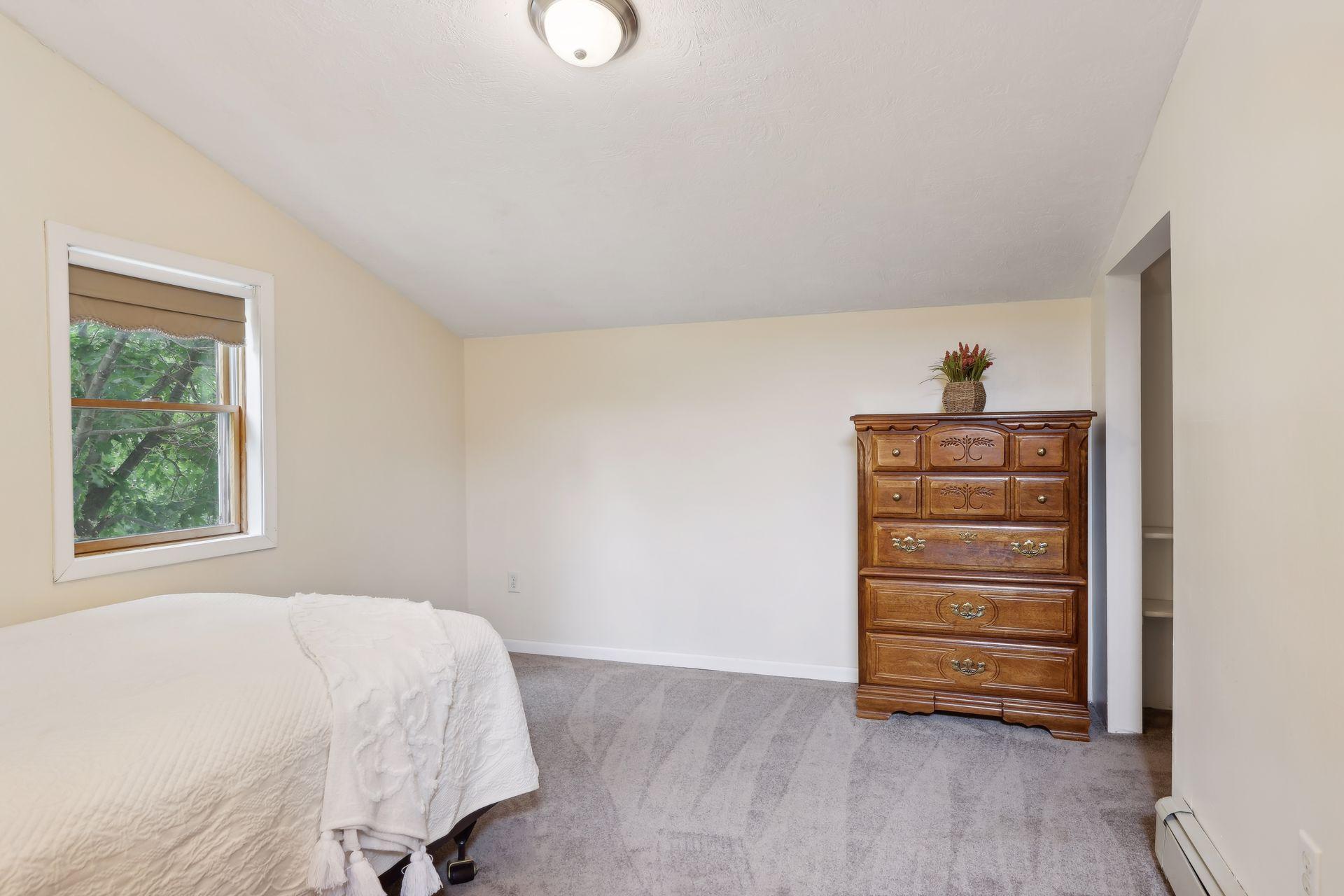 1795 Queens Avenue S