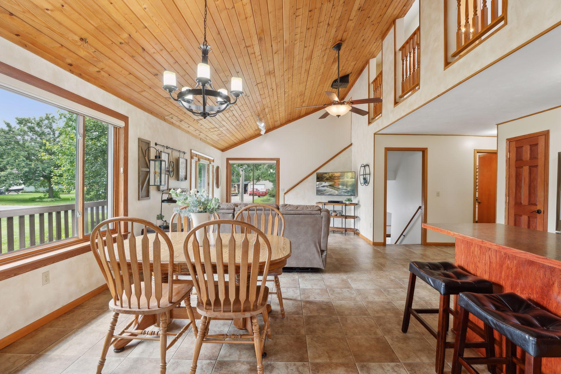 1795 Queens Avenue S