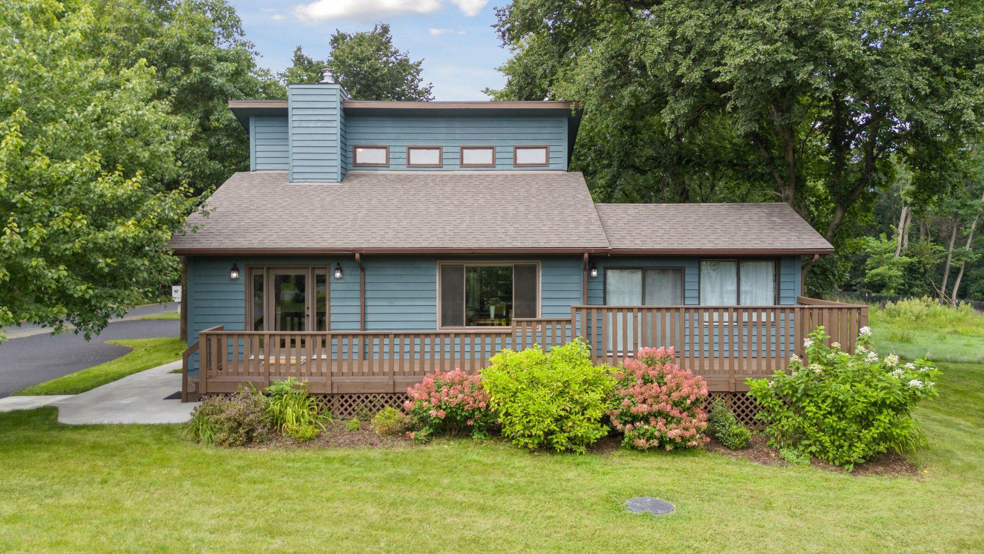 1795 Queens Avenue S