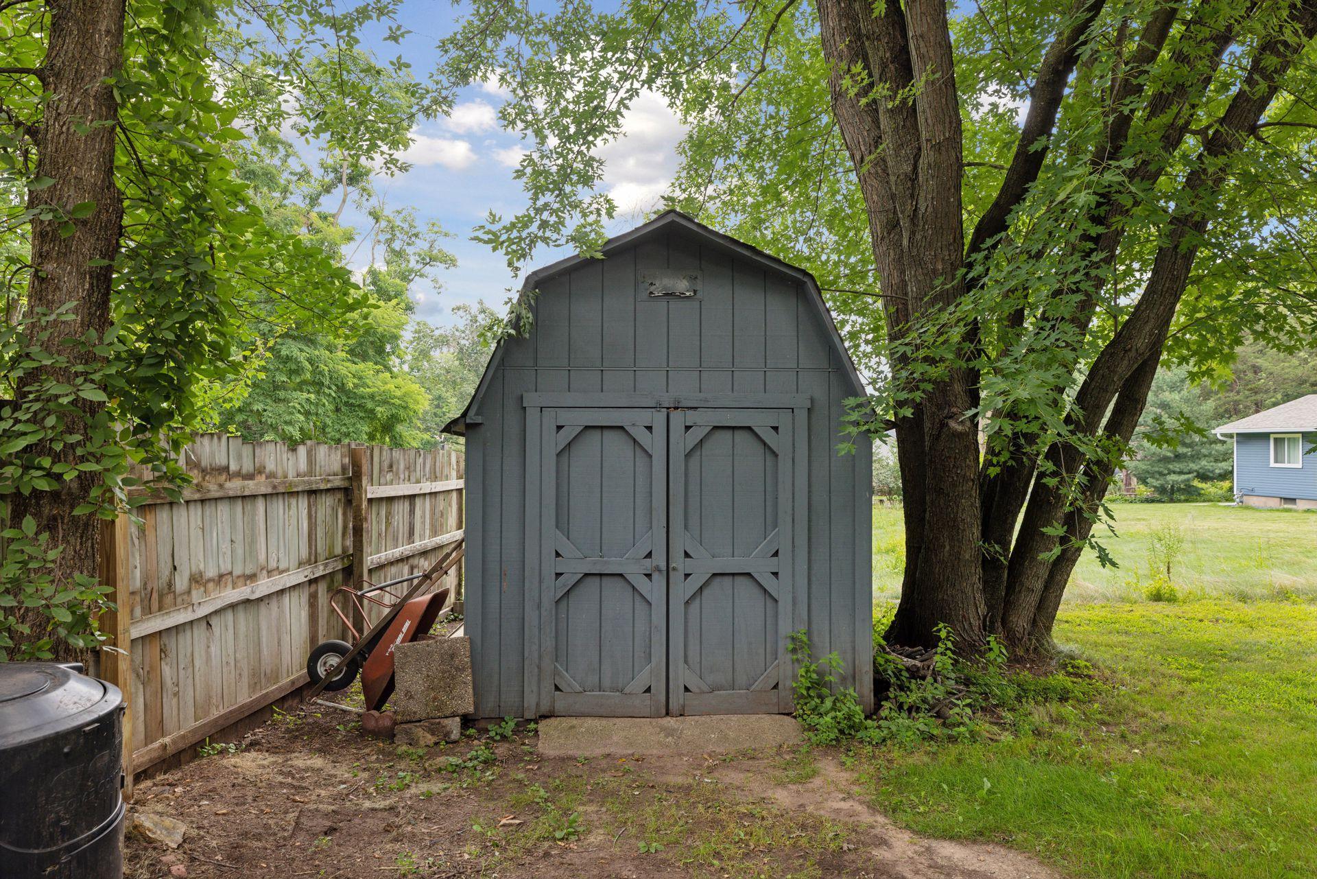 1795 Queens Avenue S