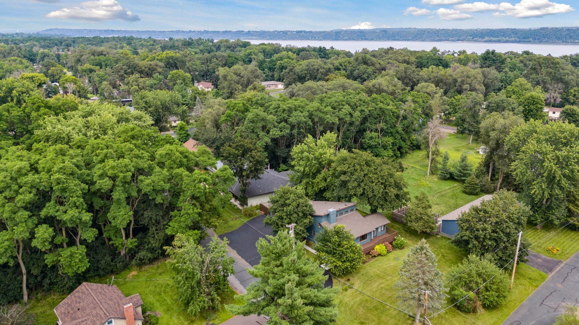 1795 Queens Avenue S