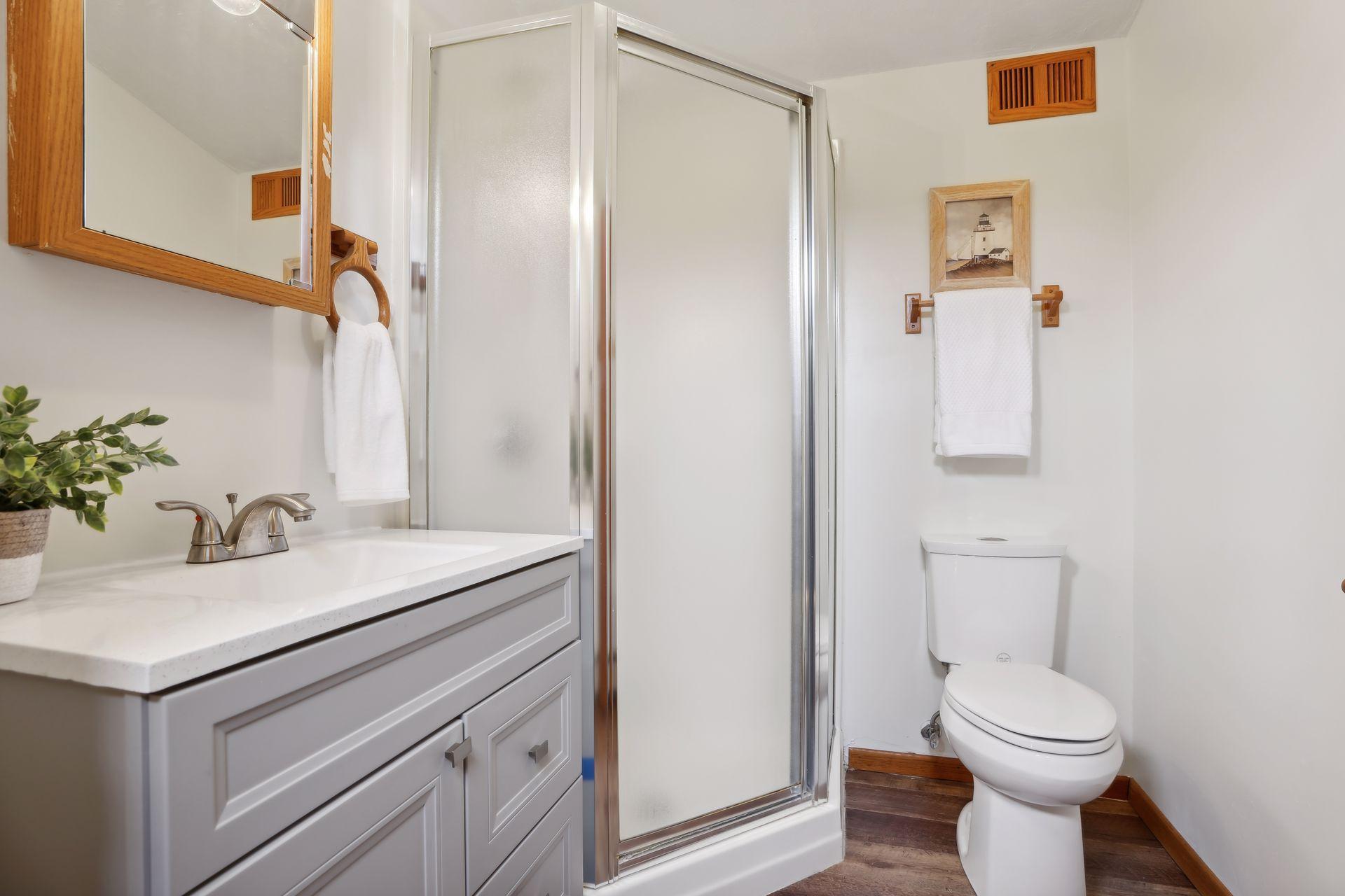 1795 Queens Avenue S