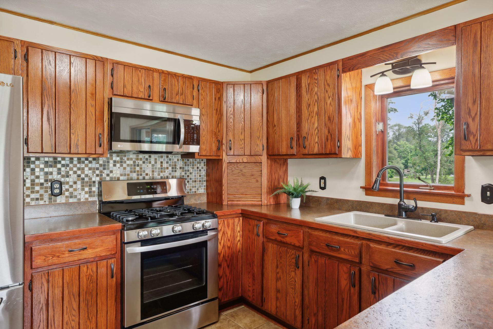 1795 Queens Avenue S