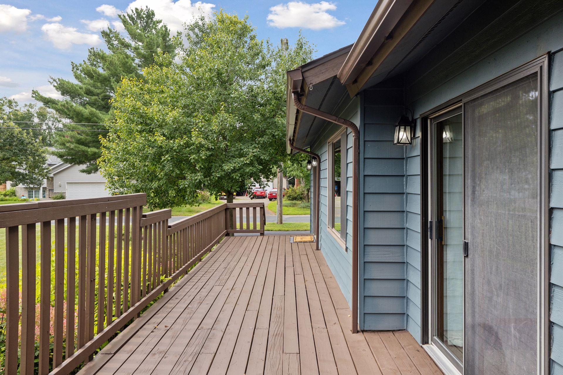 1795 Queens Avenue S