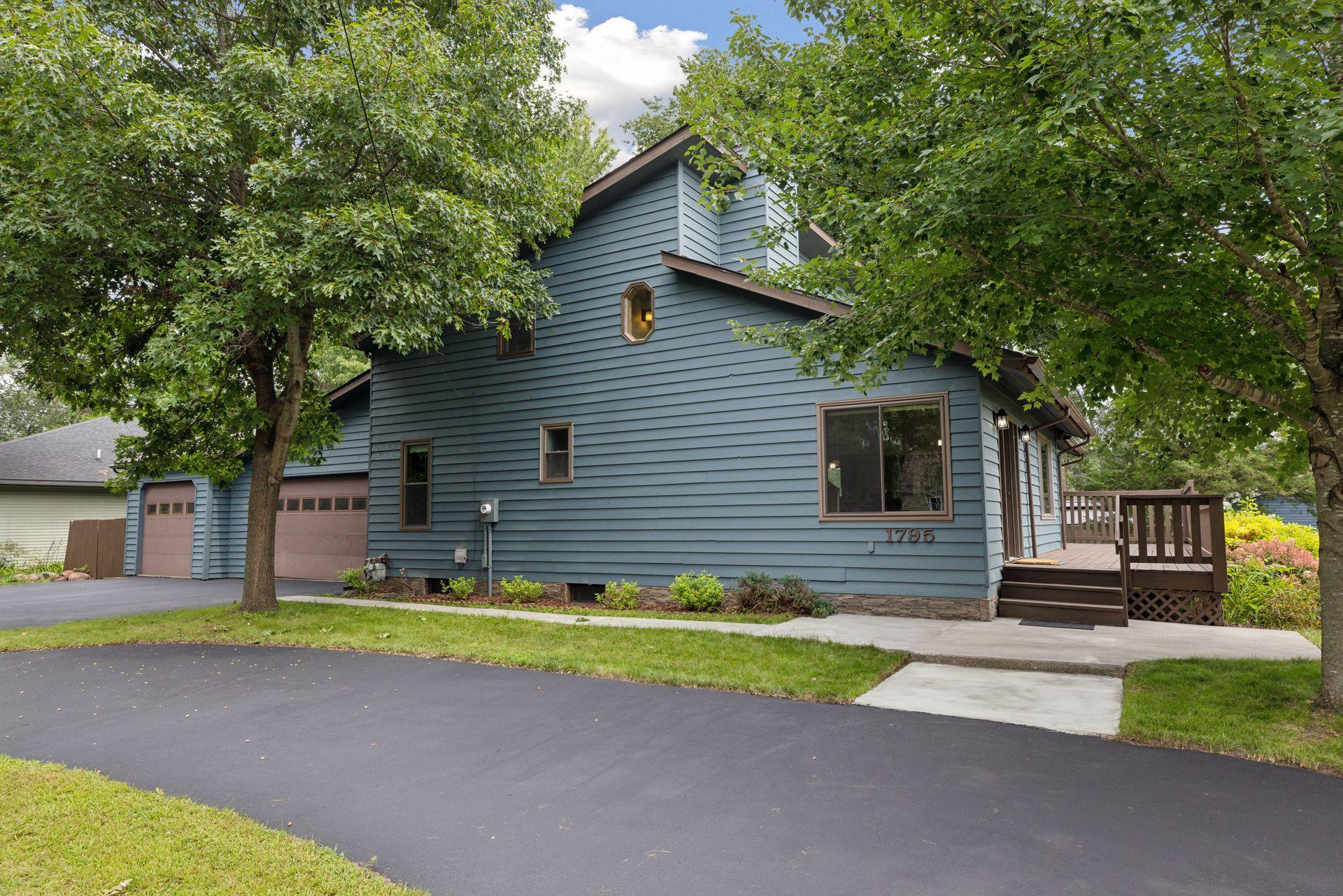 1795 Queens Avenue S