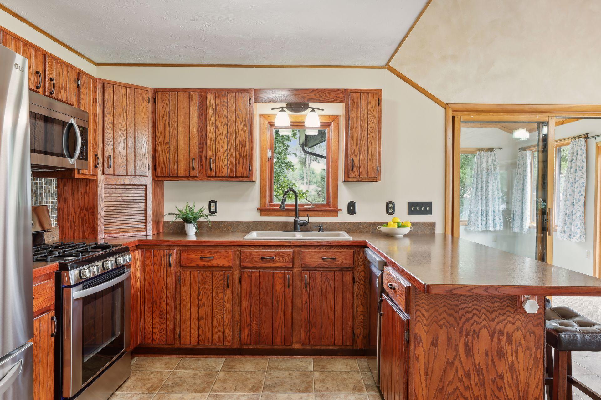 1795 Queens Avenue S