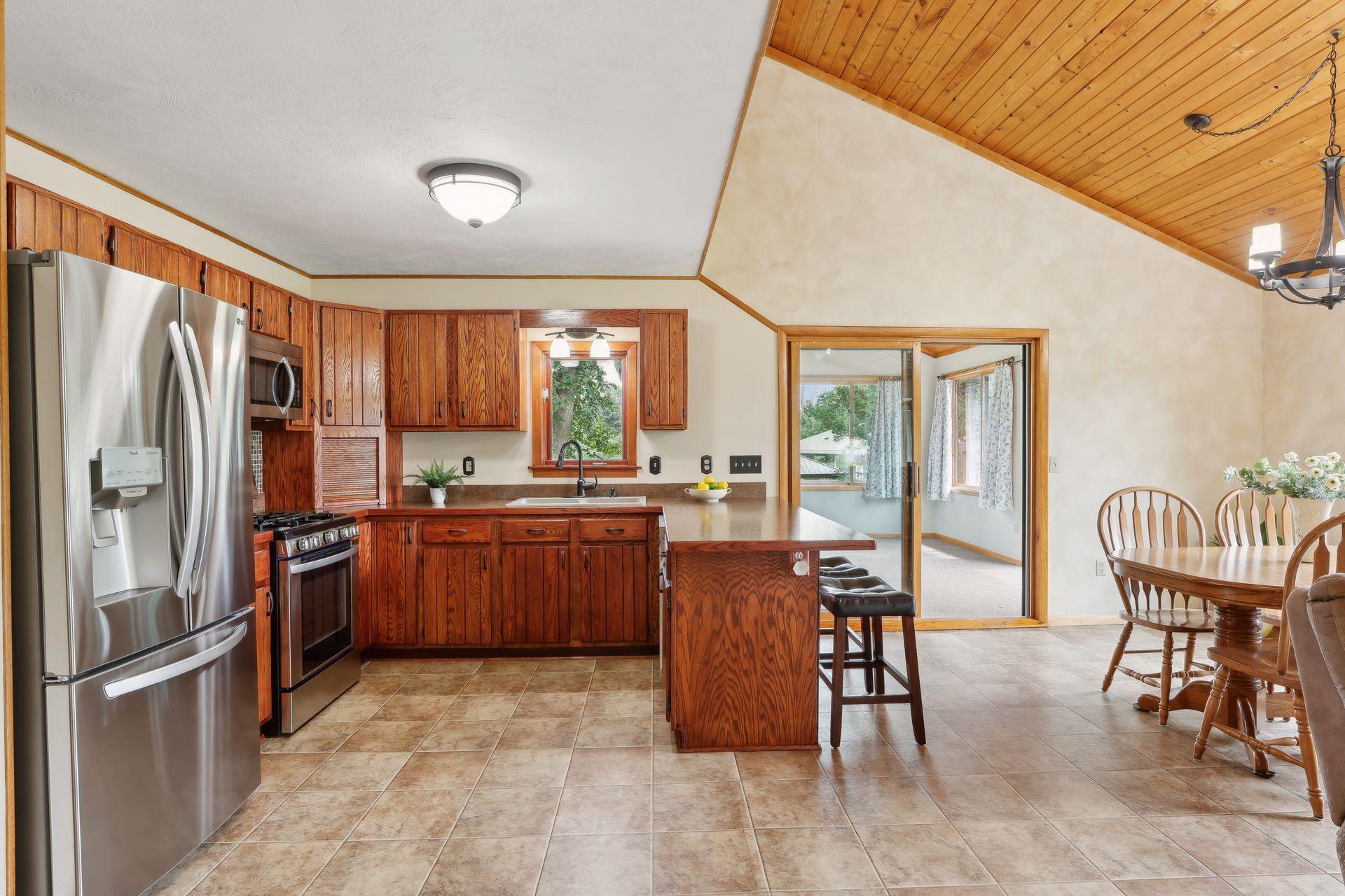 1795 Queens Avenue S