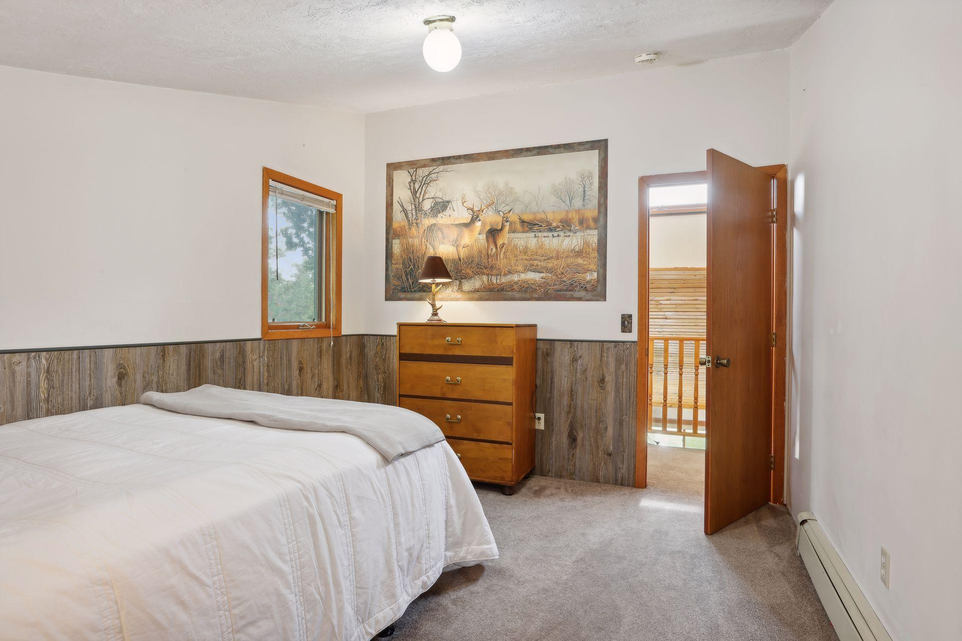 1795 Queens Avenue S