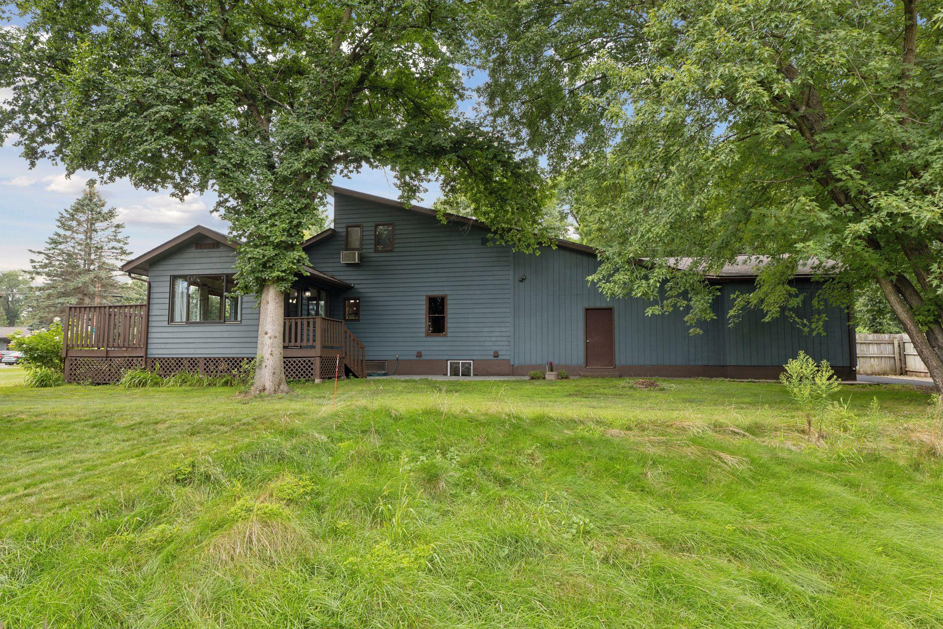 1795 Queens Avenue S