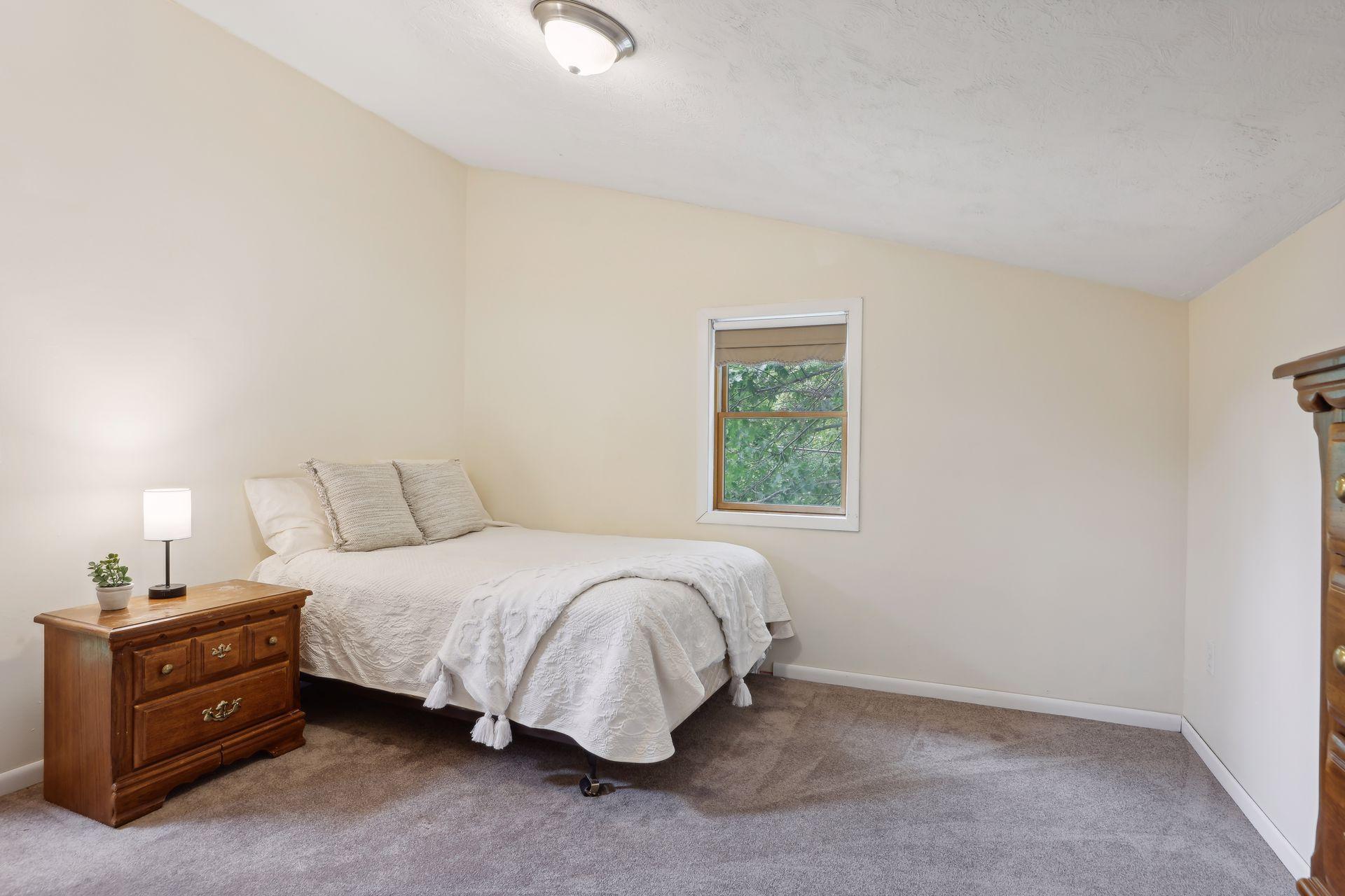 1795 Queens Avenue S