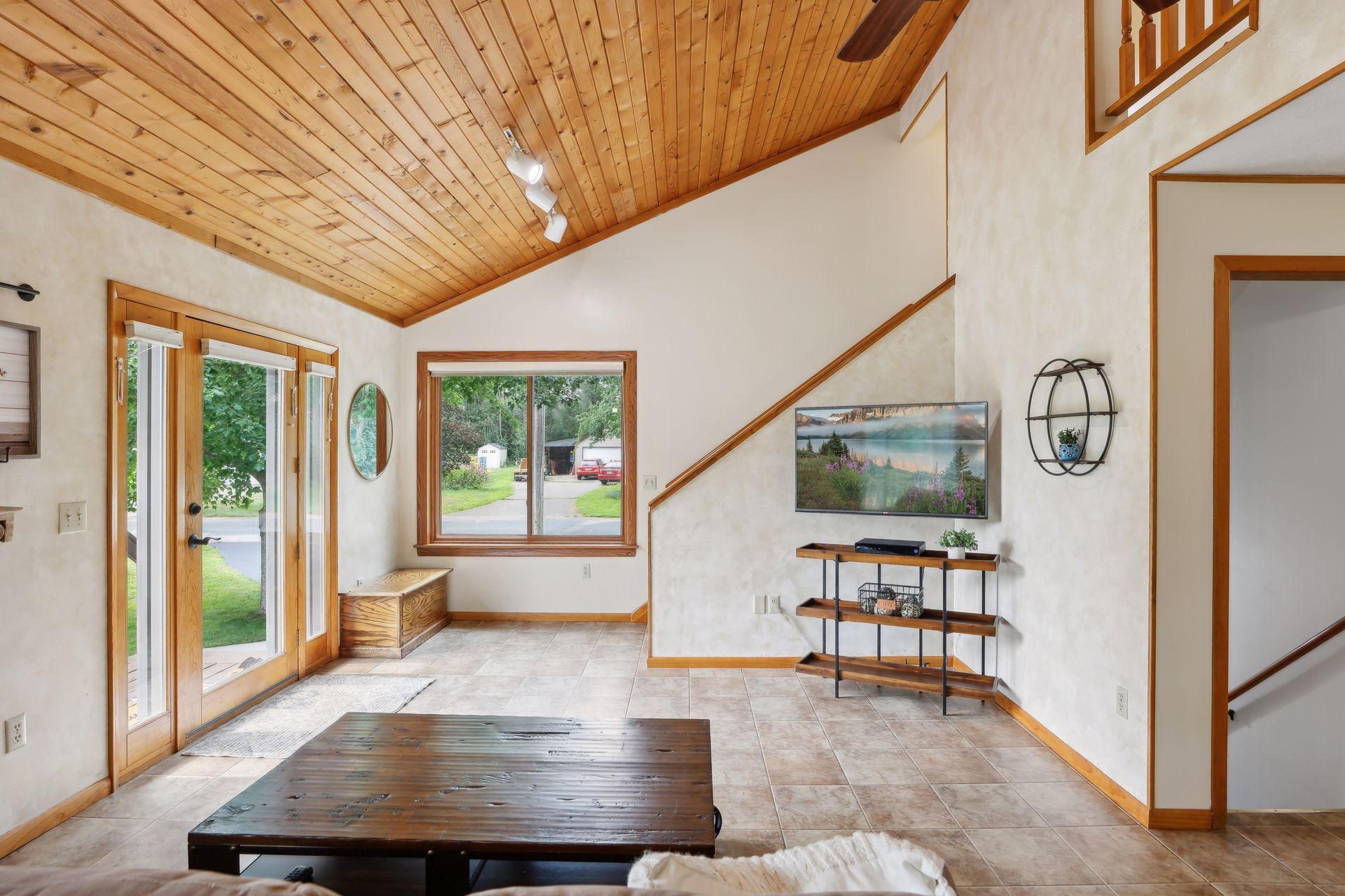 1795 Queens Avenue S