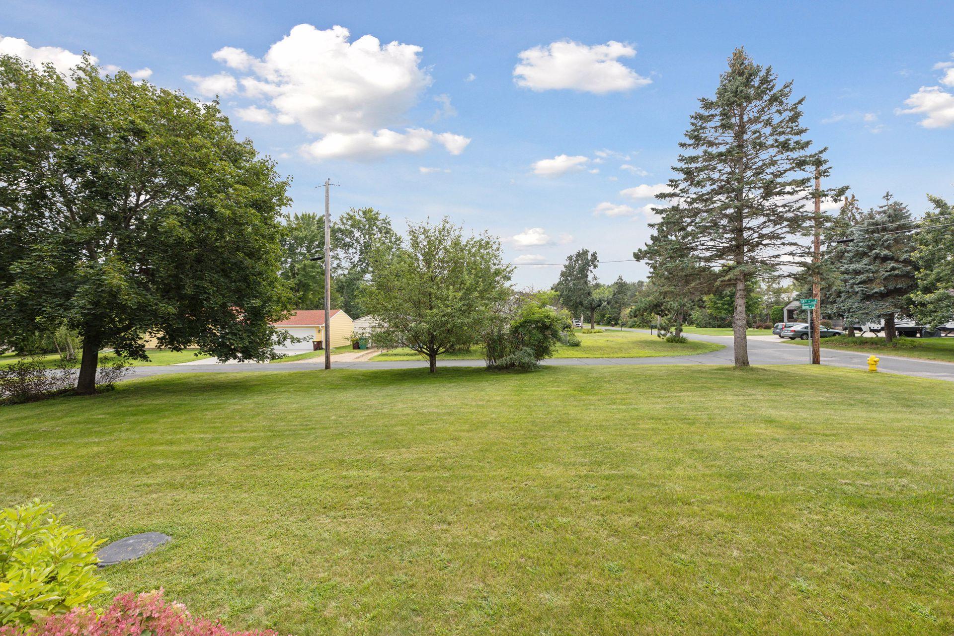 1795 Queens Avenue S