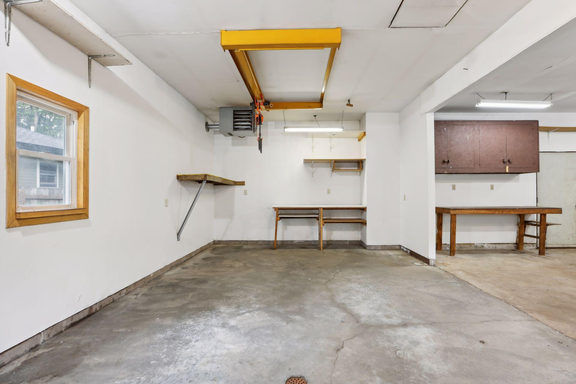 1795 Queens Avenue S