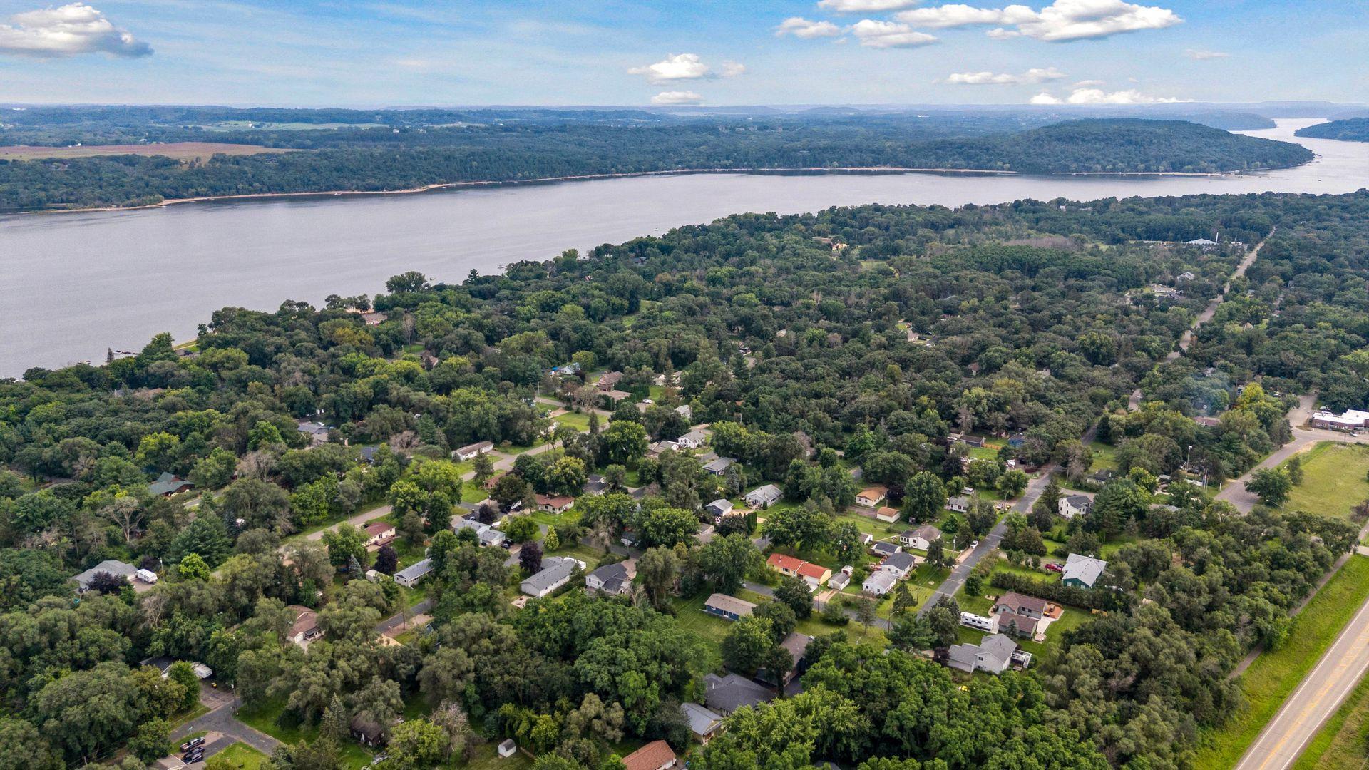 1795 Queens Avenue S