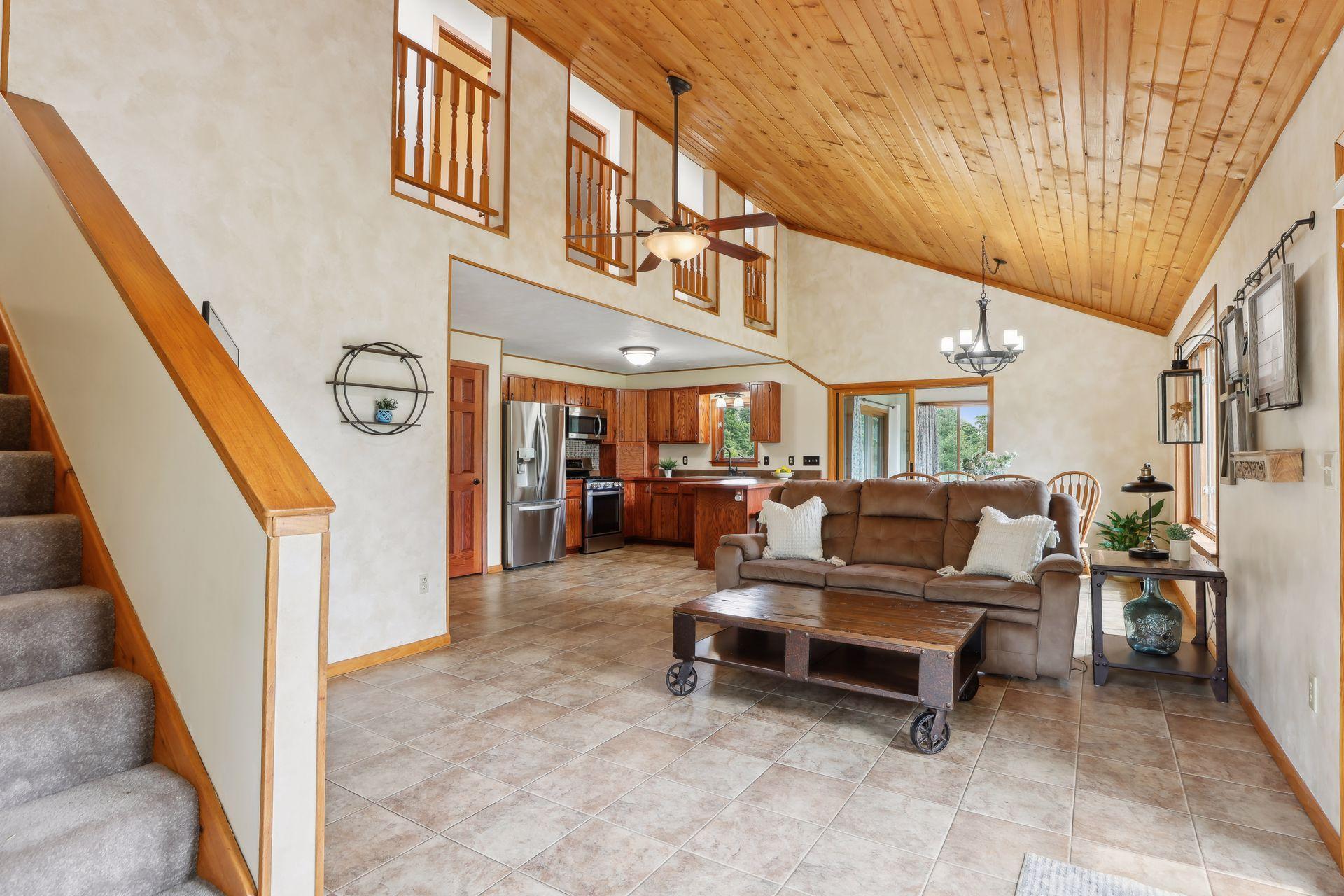 1795 Queens Avenue S