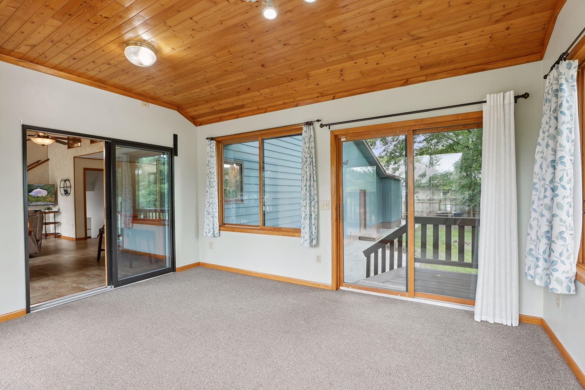 1795 Queens Avenue S