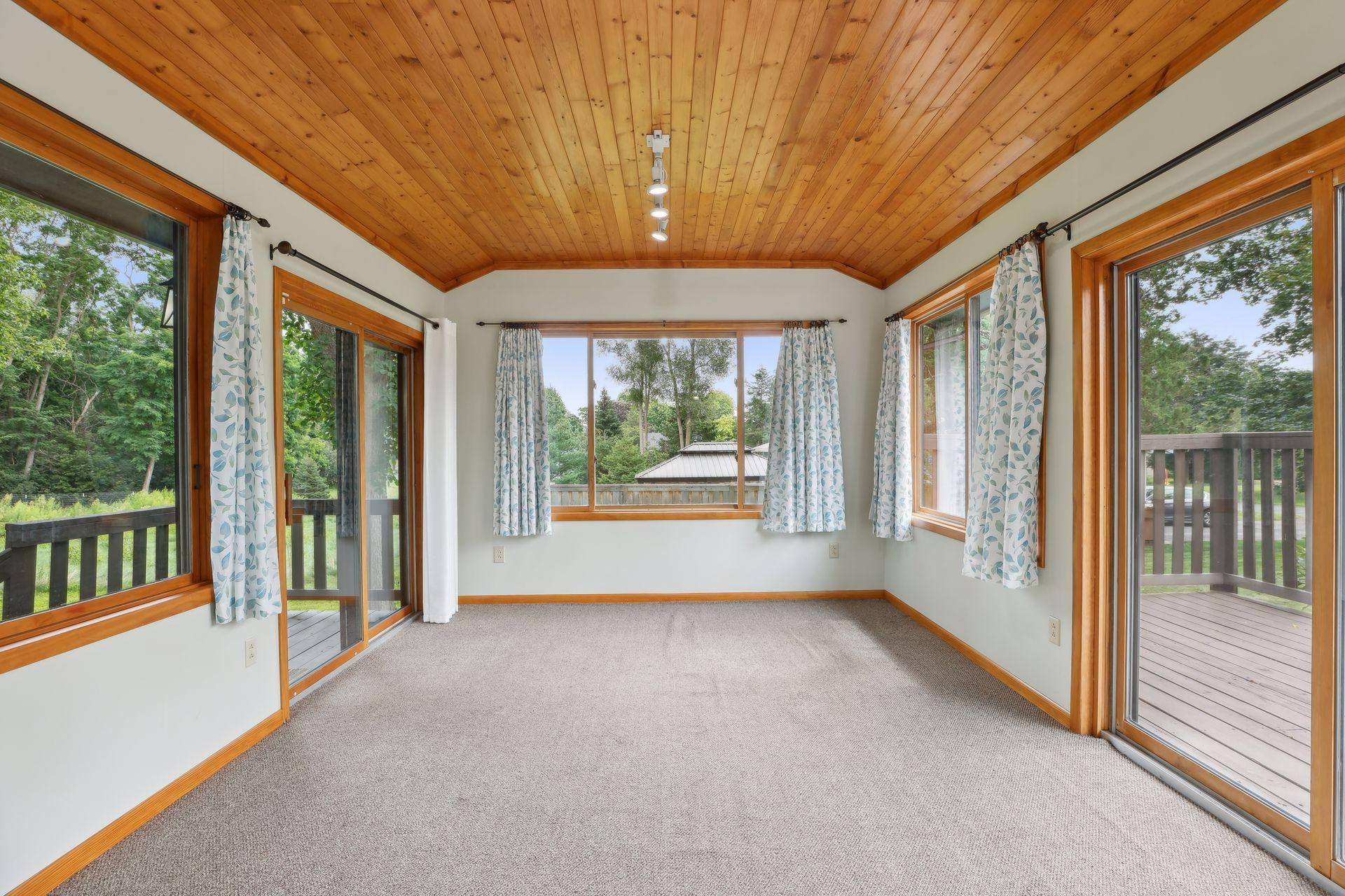 1795 Queens Avenue S