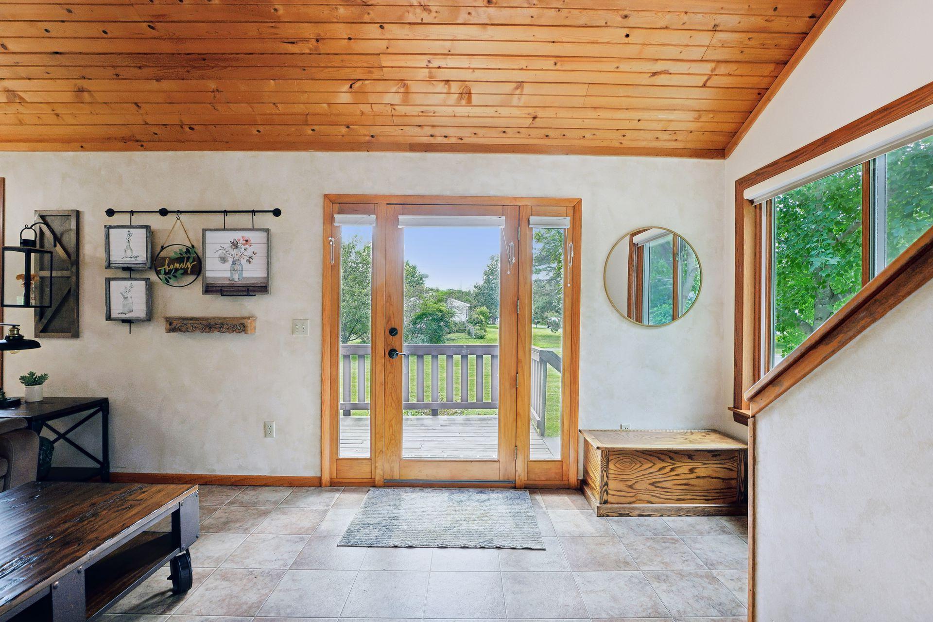 1795 Queens Avenue S