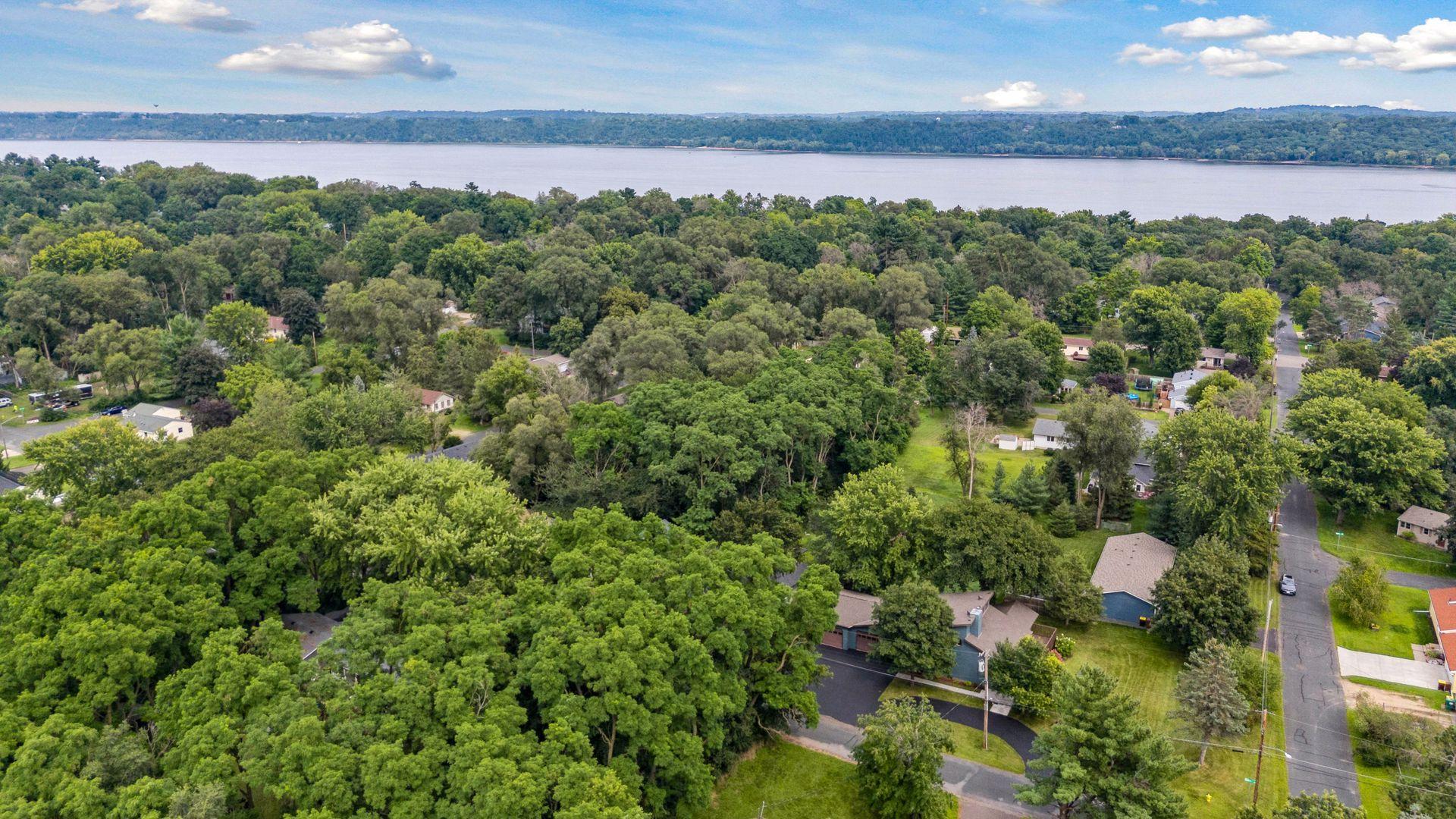 1795 Queens Avenue S