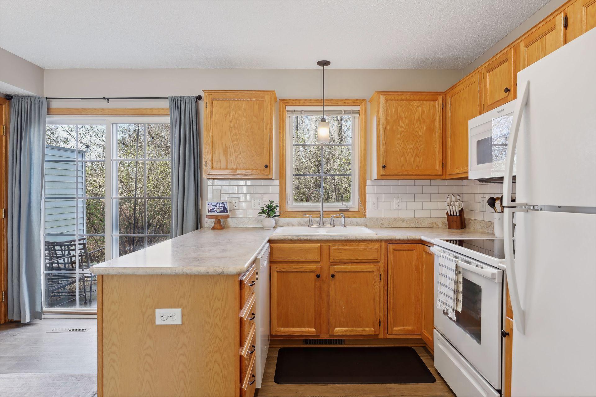 7990 Forest Boulevard Unit: F