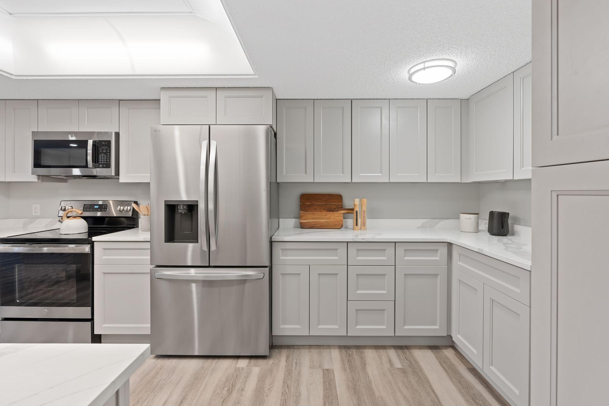 6051 Laurel Avenue Unit: 203
