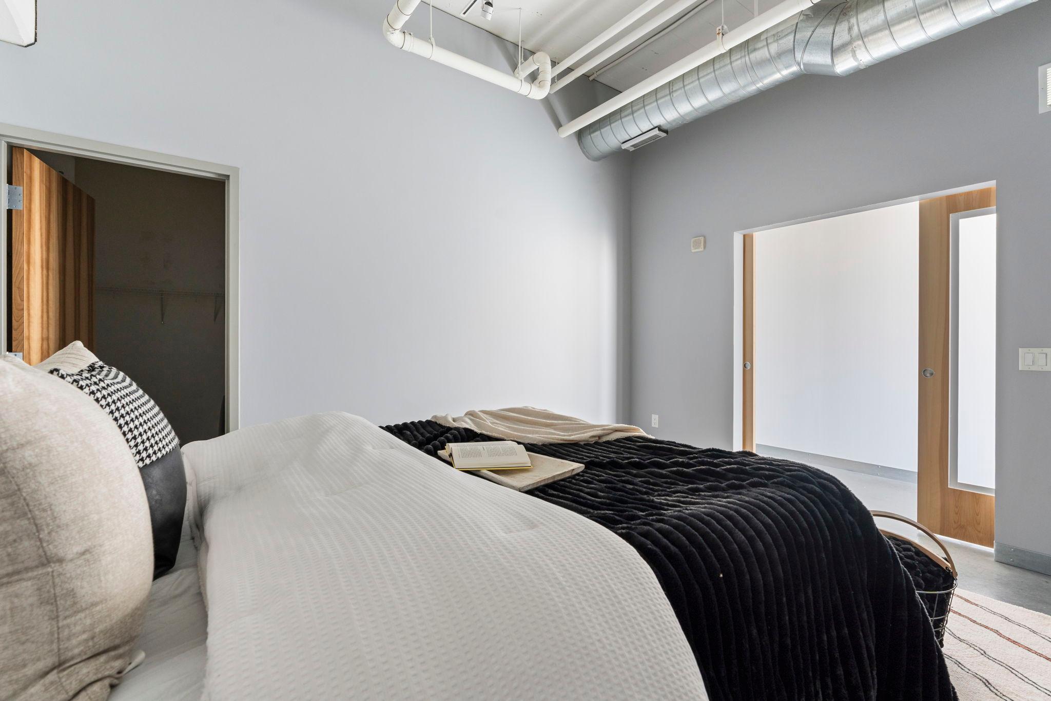 2929 Chicago Avenue Unit: 1208