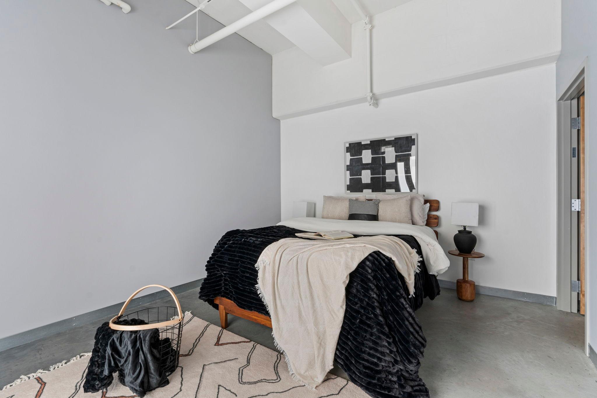 2929 Chicago Avenue Unit: 1208