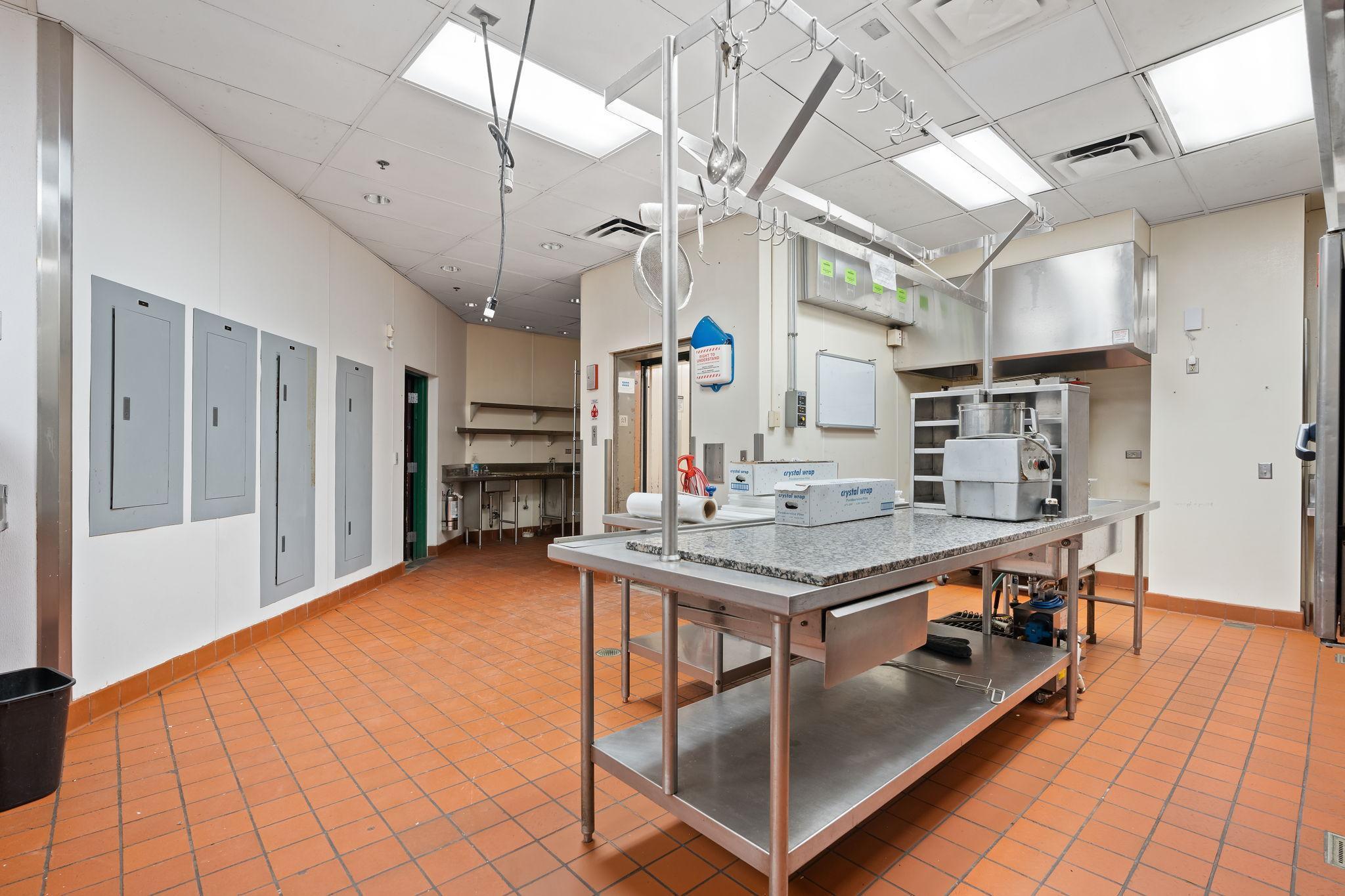 360 Saint Peter Street Unit: 4