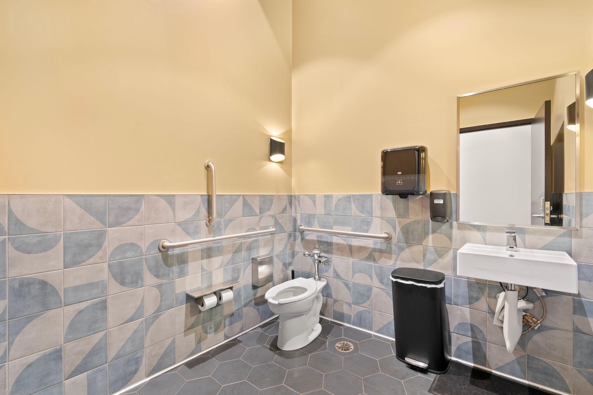 360 Saint Peter Street Unit: 4