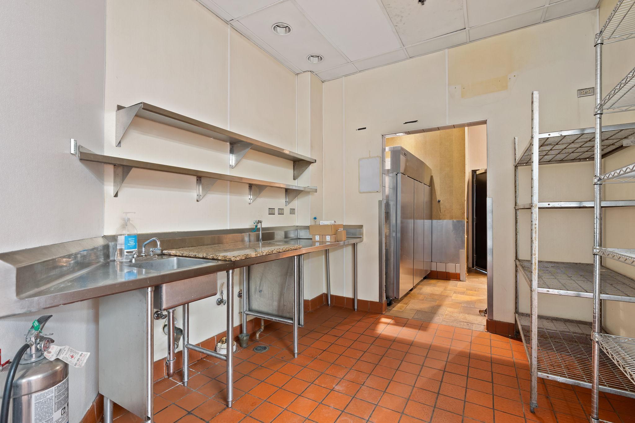 360 Saint Peter Street Unit: 4