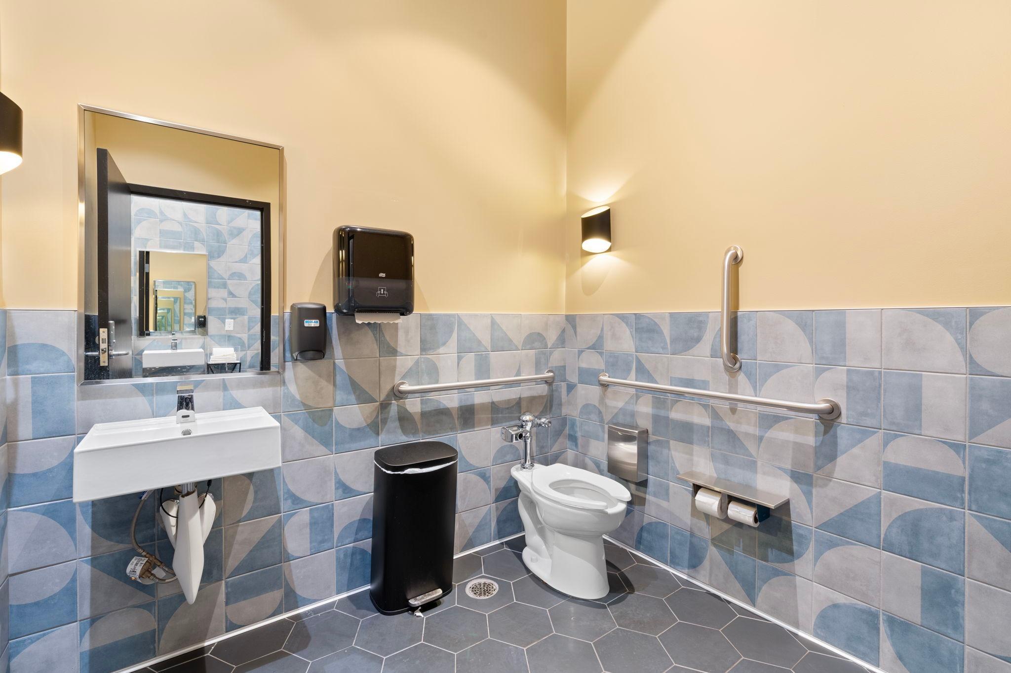 360 Saint Peter Street Unit: 4