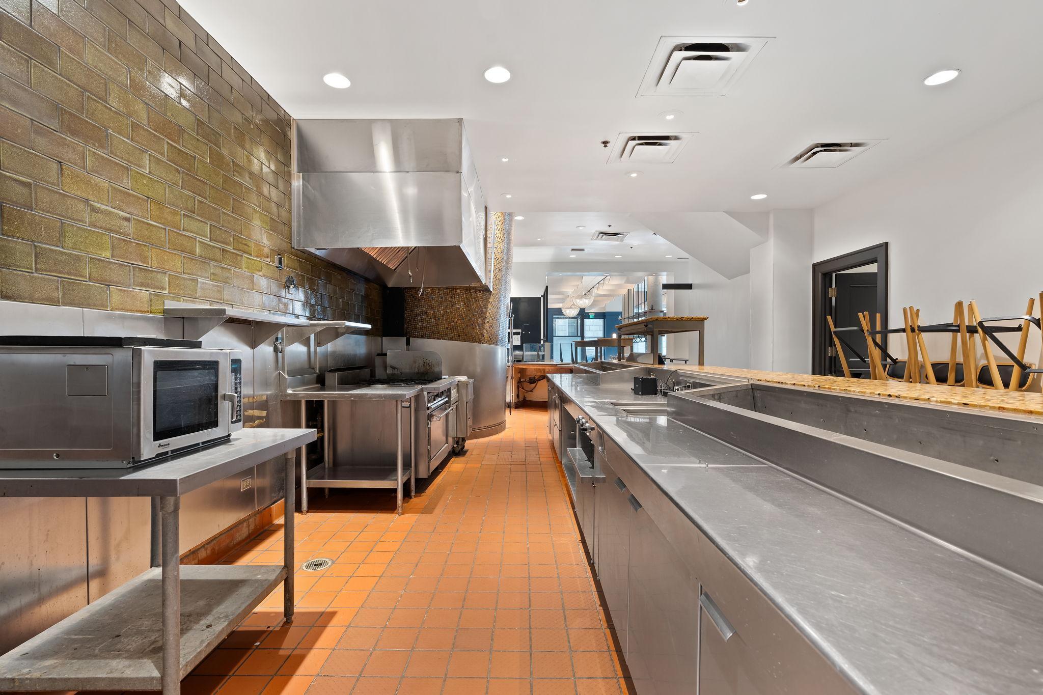 360 Saint Peter Street Unit: 4