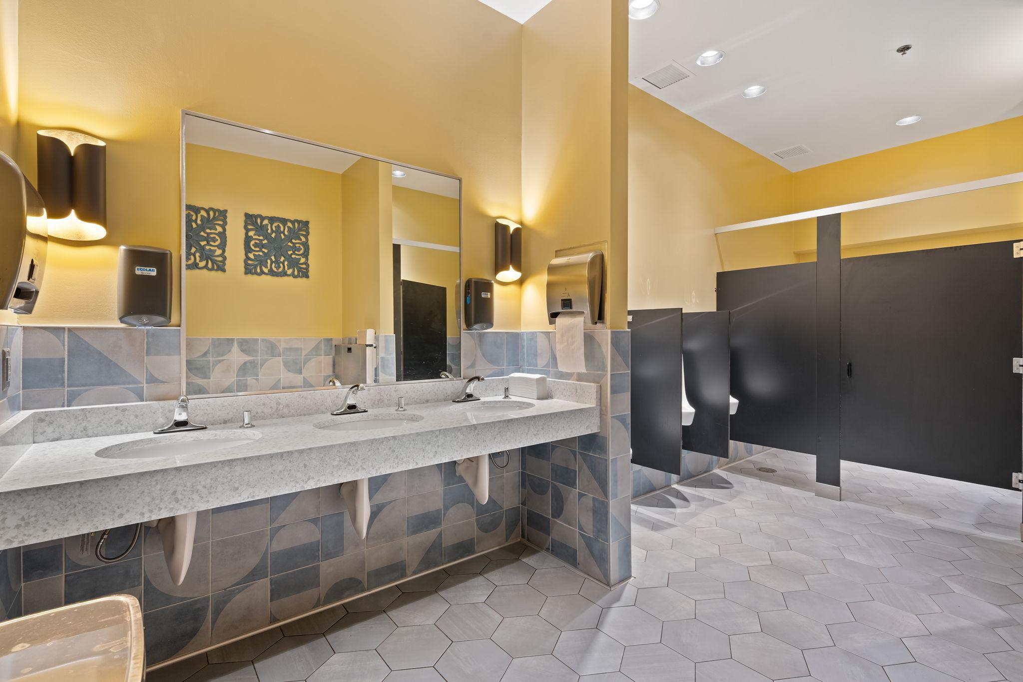 360 Saint Peter Street Unit: 4