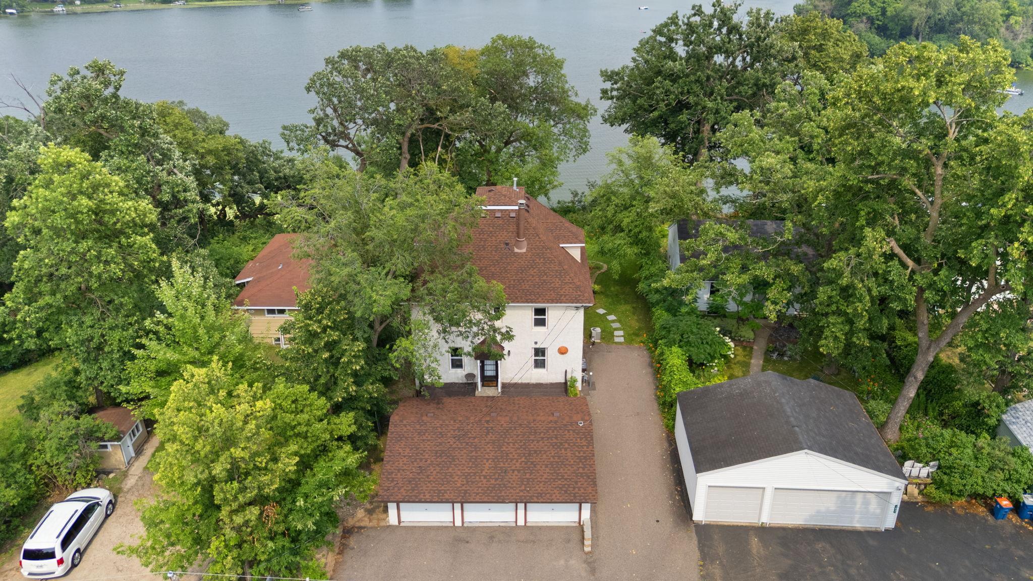 1701 W Medicine Lake Drive