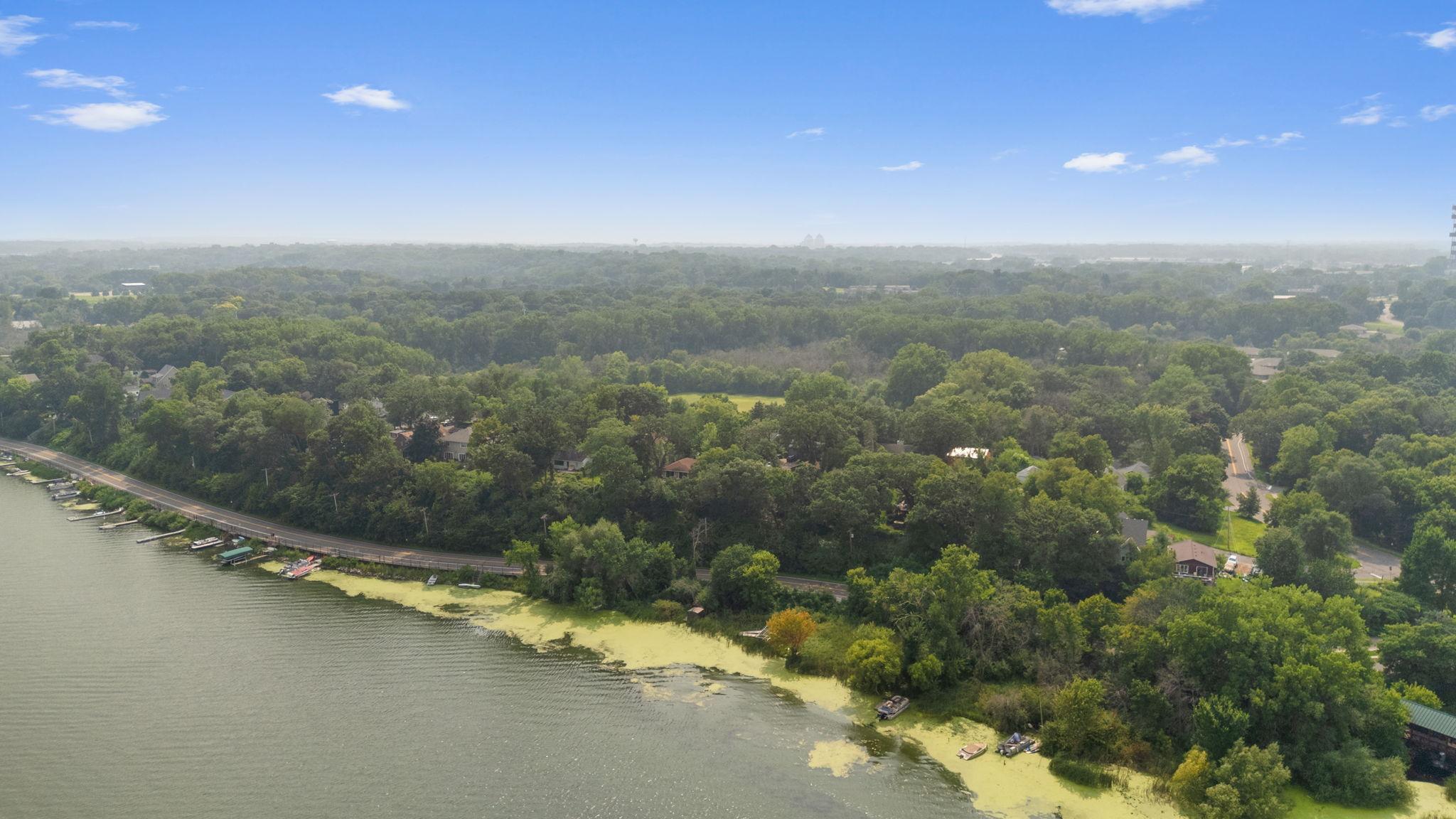 1701 W Medicine Lake Drive