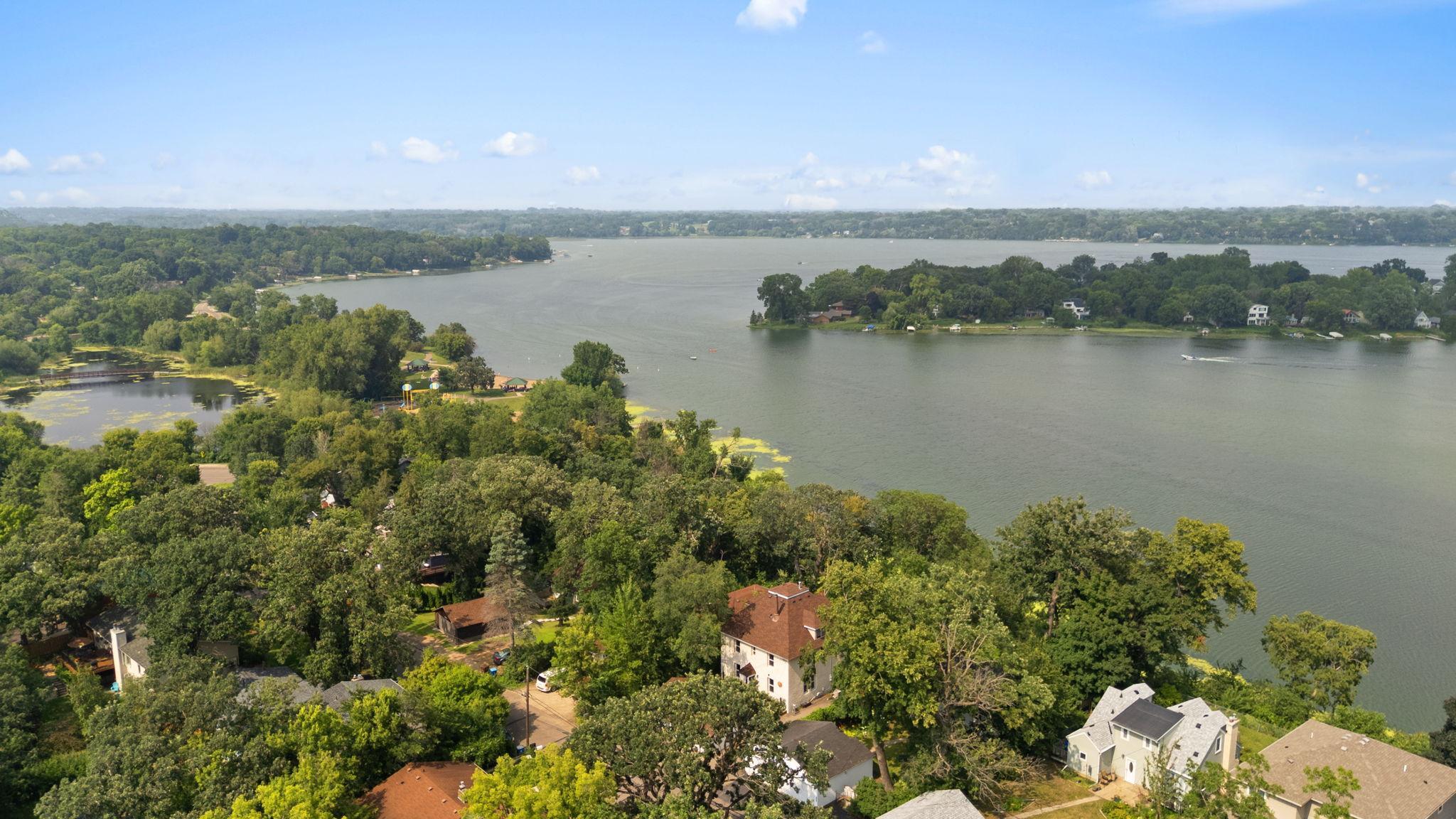 1701 W Medicine Lake Drive