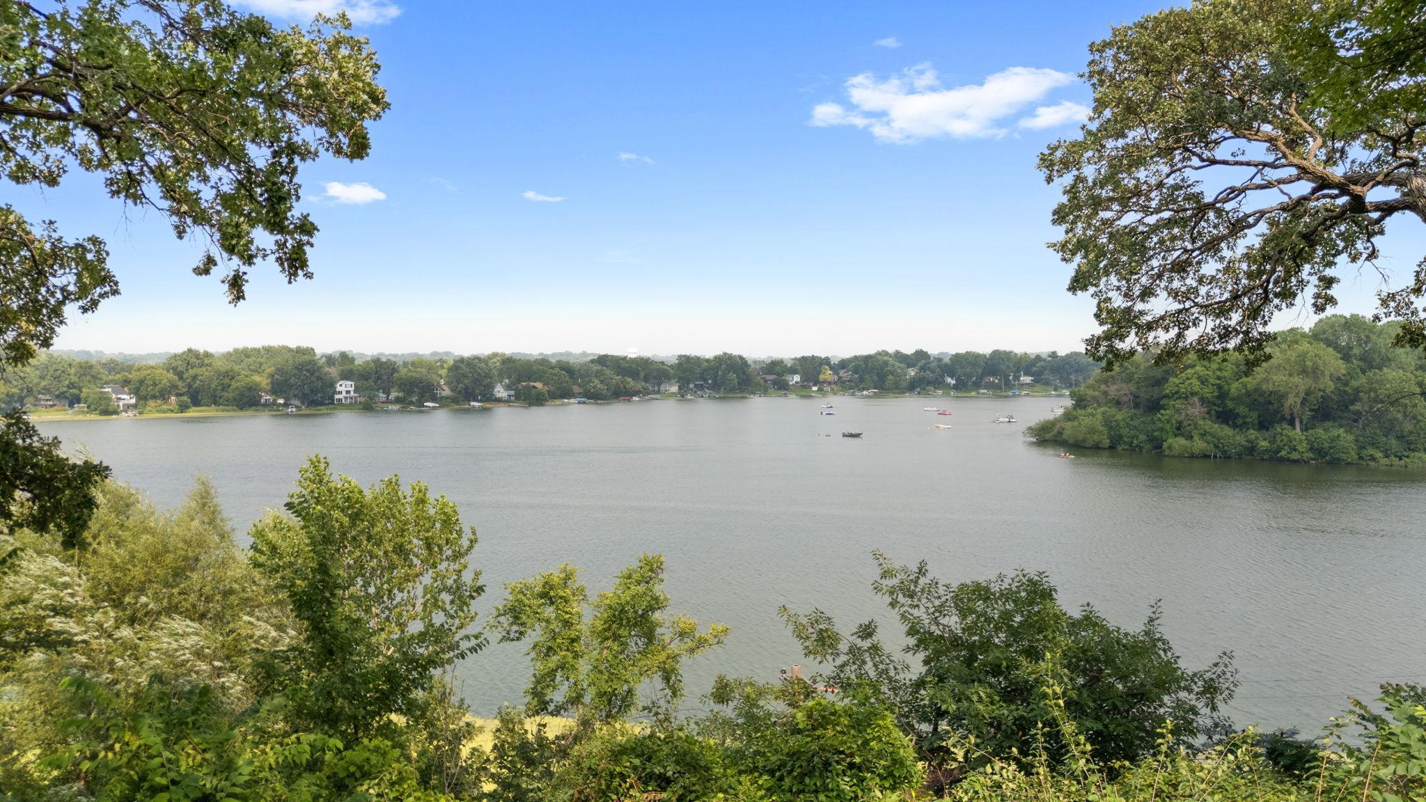 1701 W Medicine Lake Drive