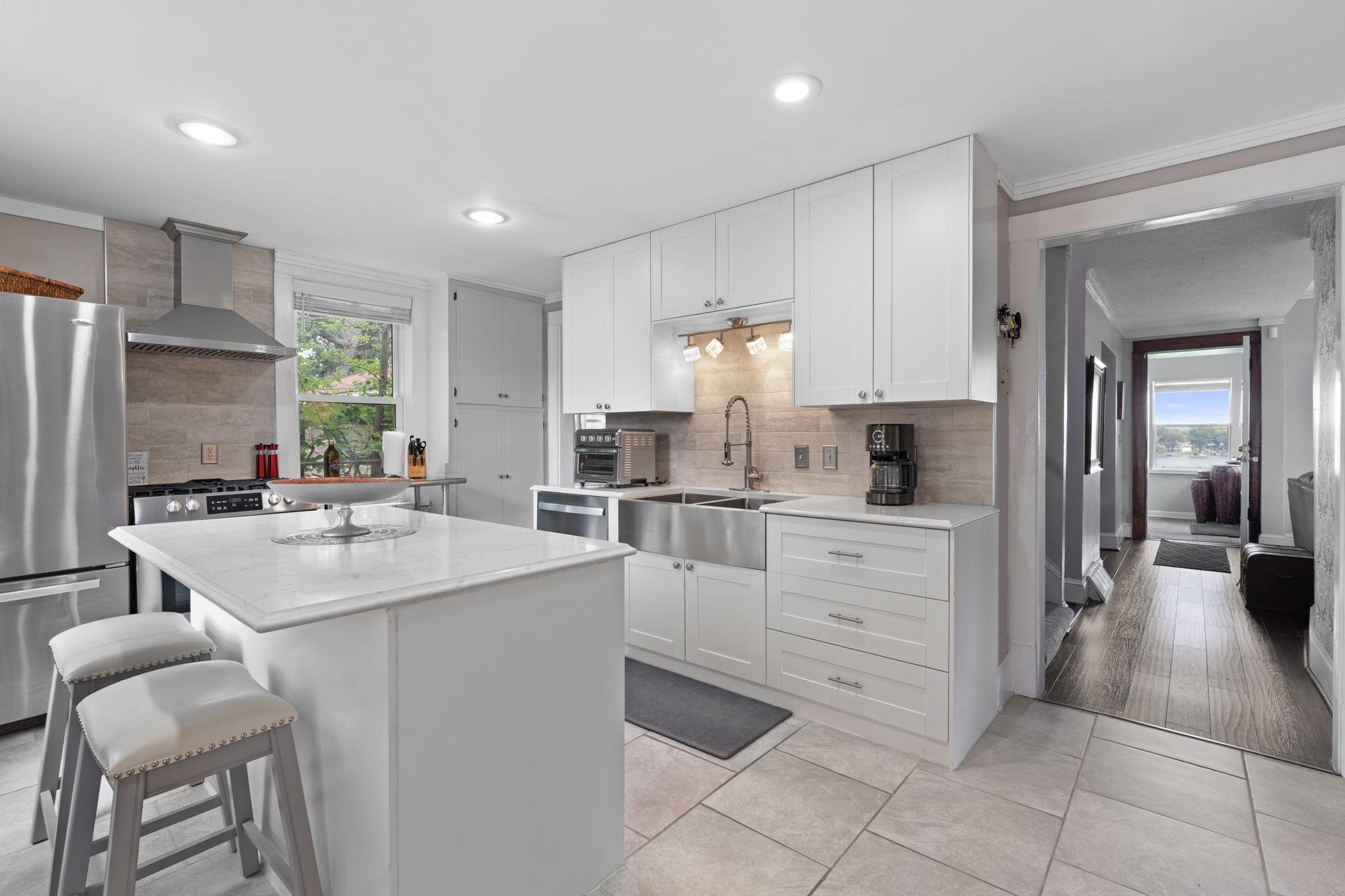1701 W Medicine Lake Drive