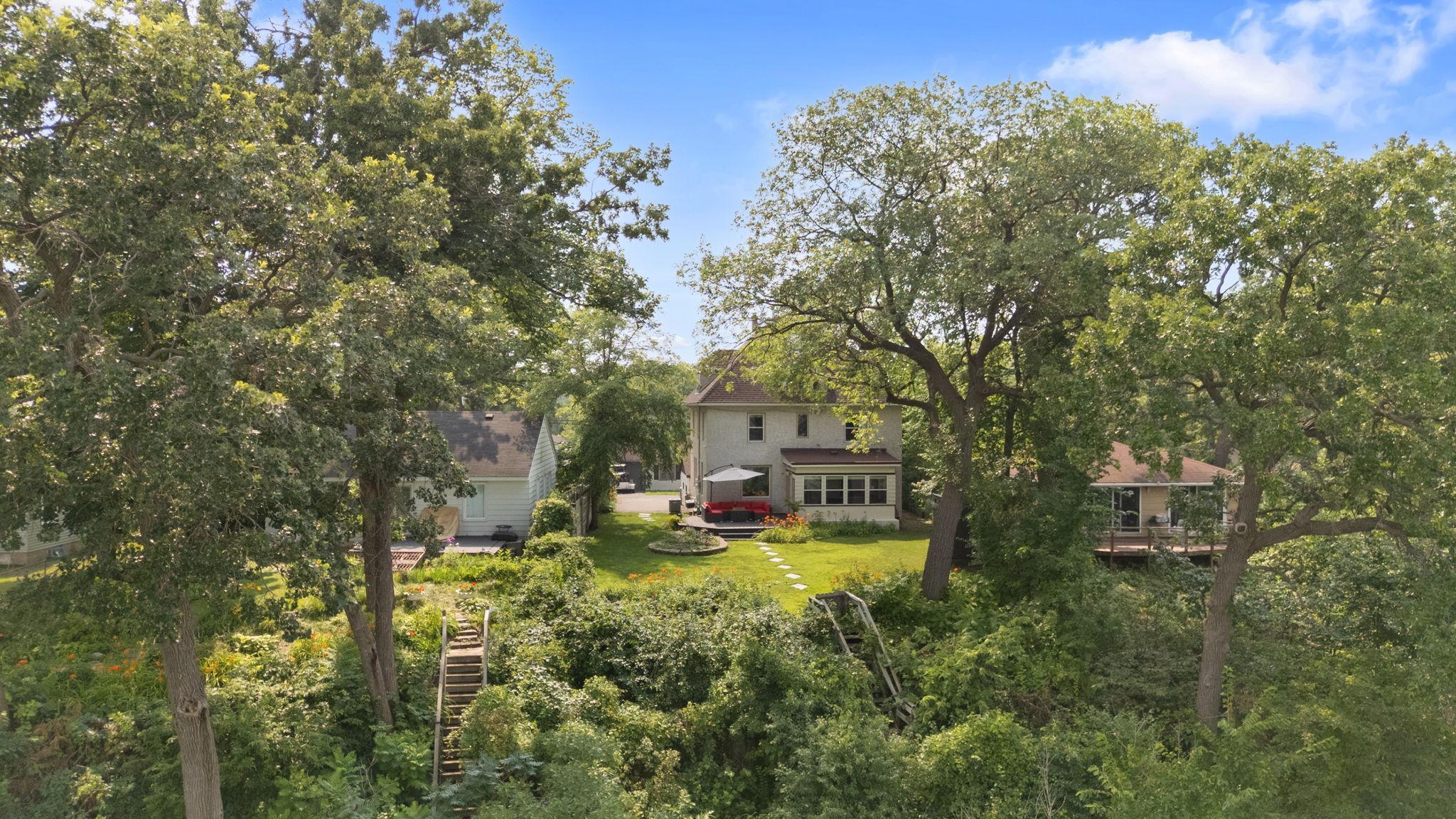 1701 W Medicine Lake Drive
