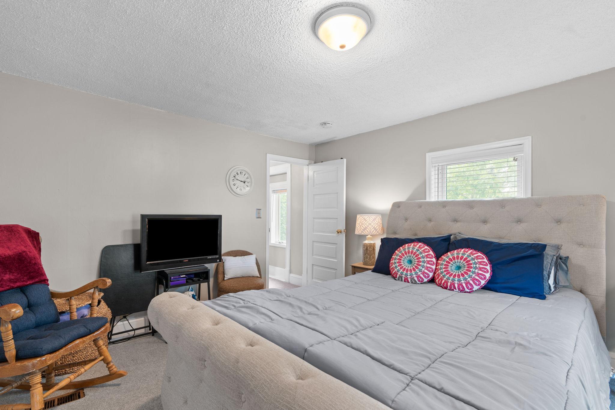 1701 W Medicine Lake Drive