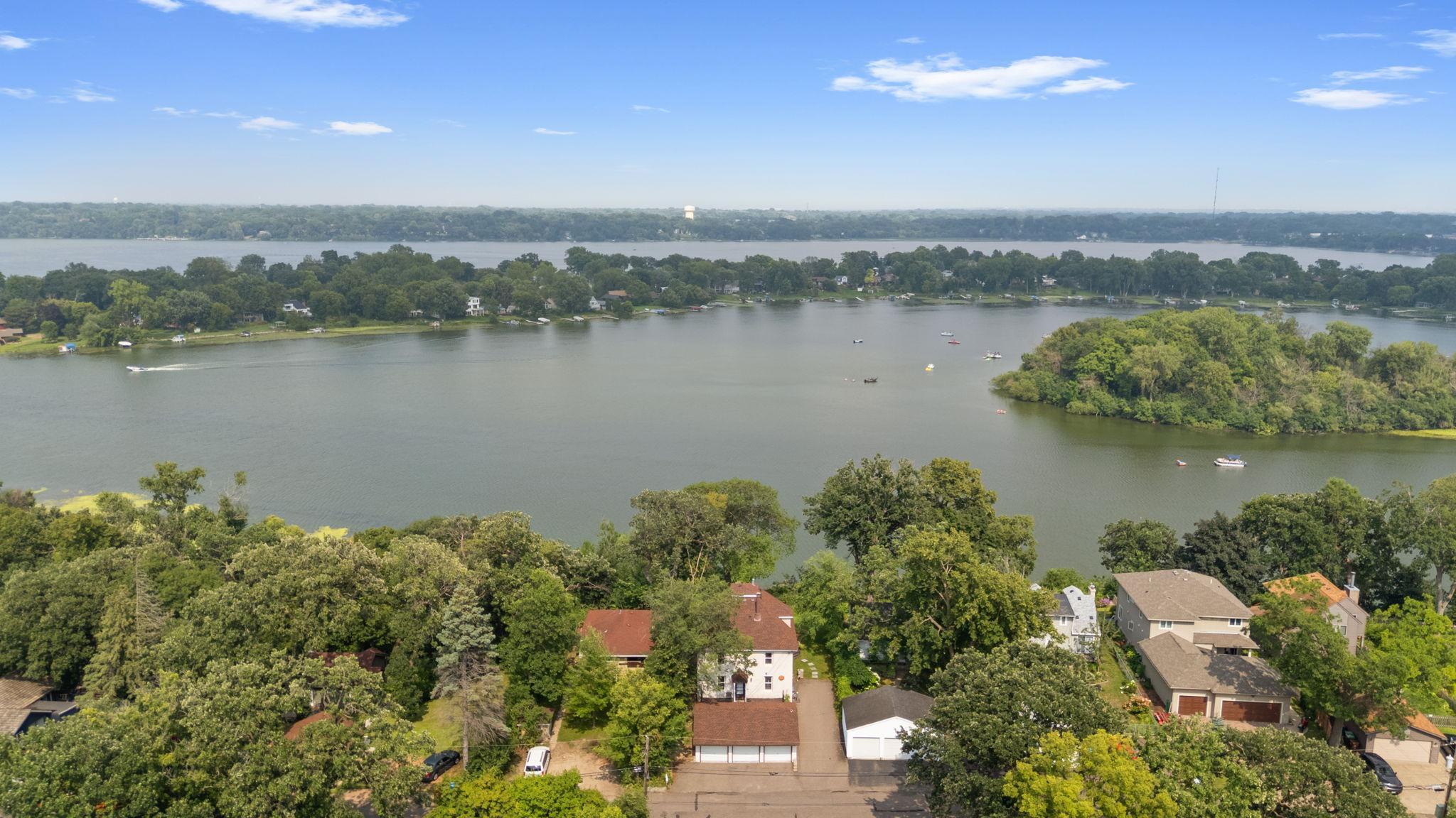 1701 W Medicine Lake Drive