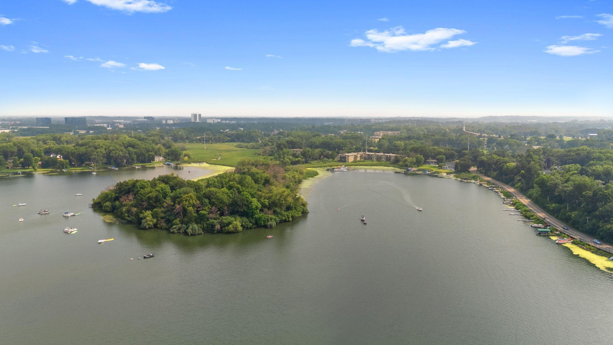 1701 W Medicine Lake Drive