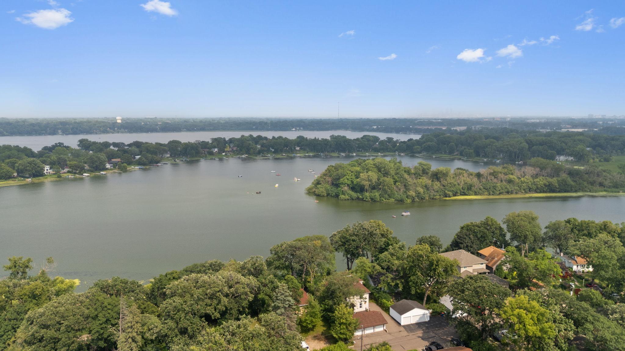 1701 W Medicine Lake Drive