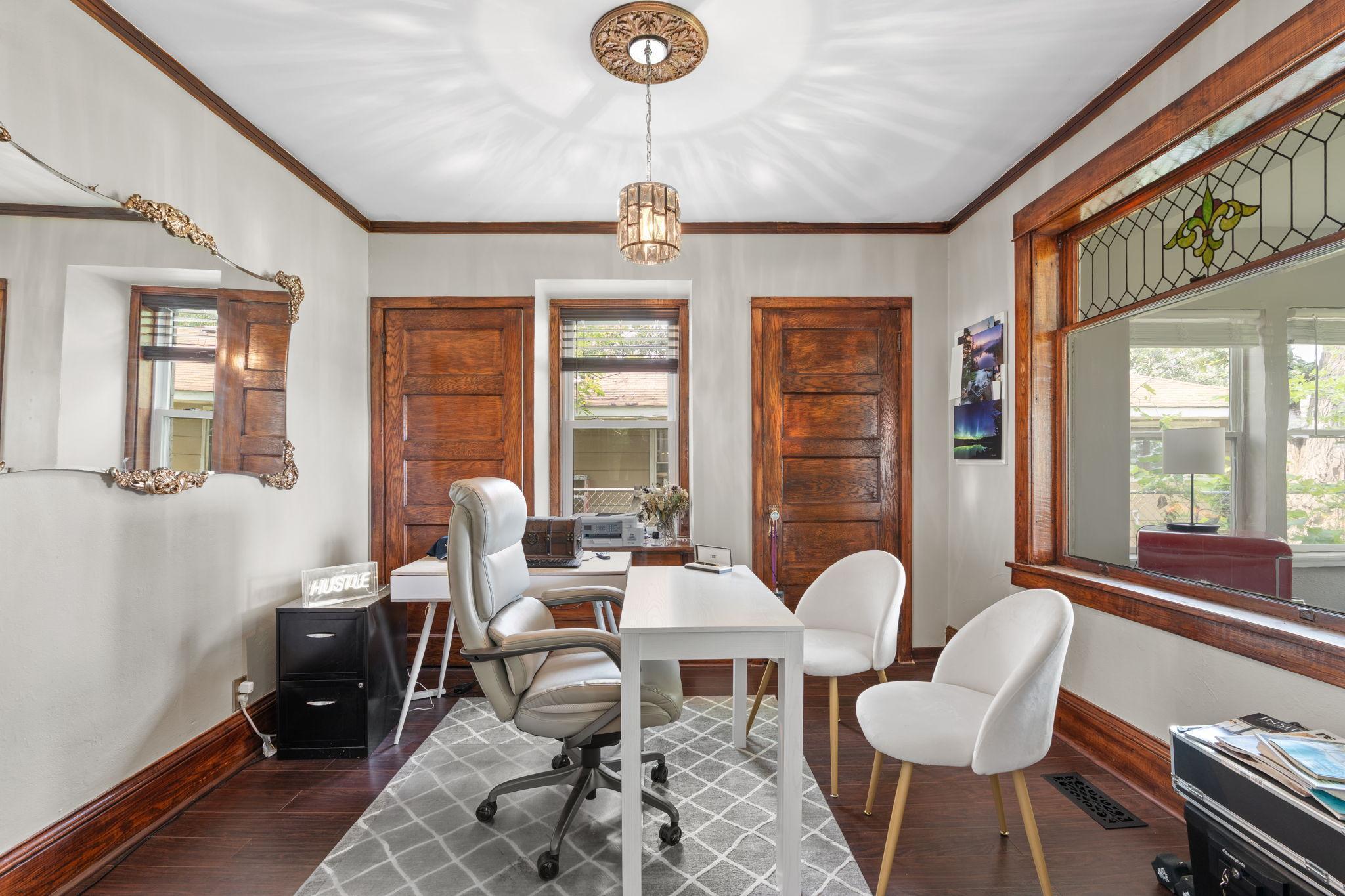 1701 W Medicine Lake Drive